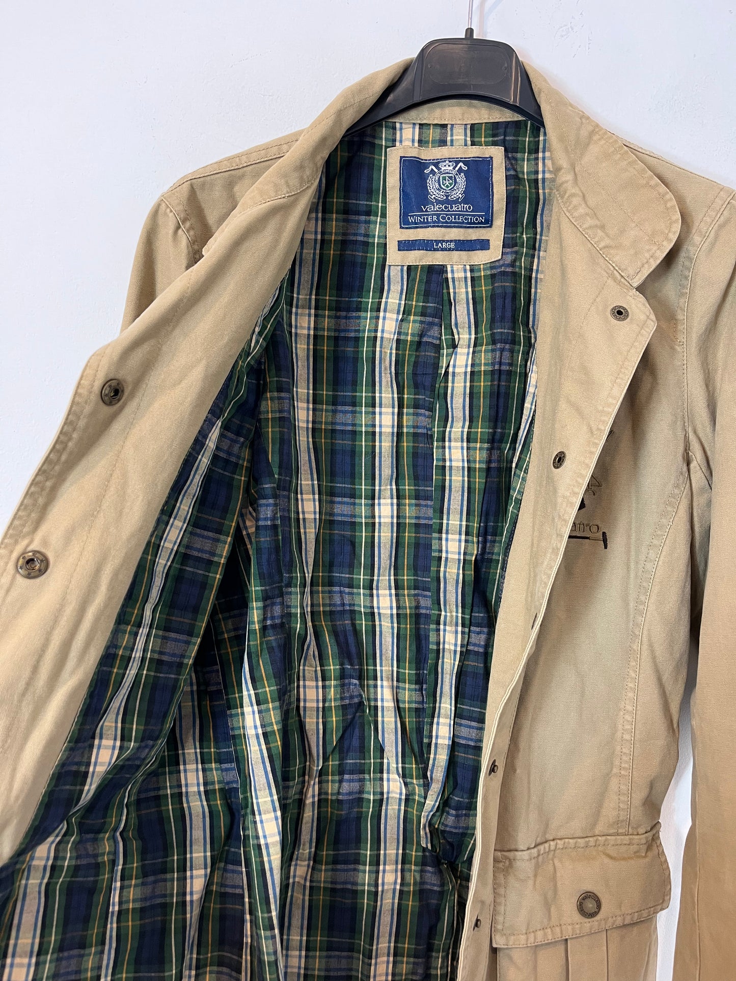 VALECUATRO. Cazadora beige bolsillos. T L