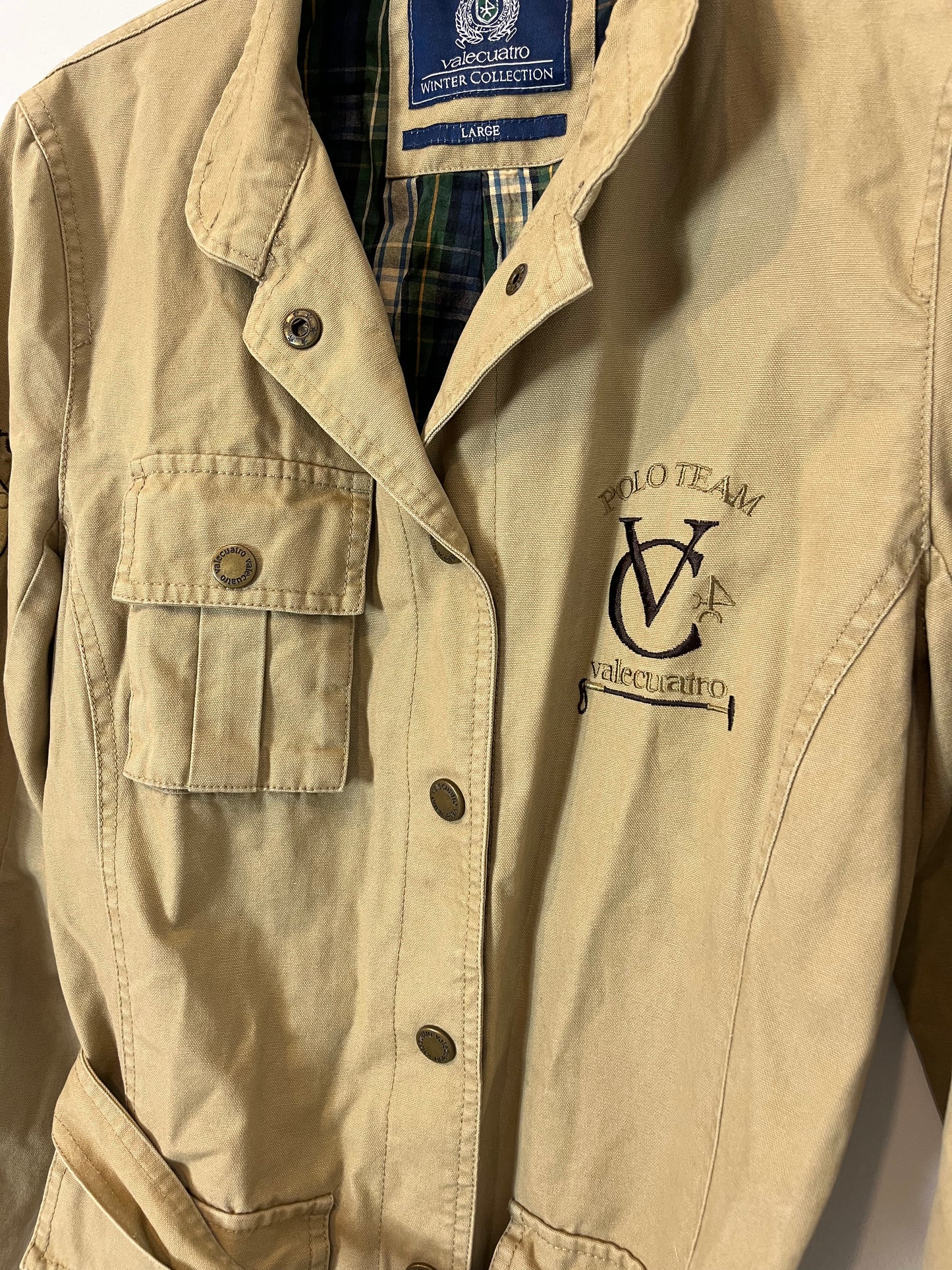 VALECUATRO. Cazadora beige bolsillos. T L