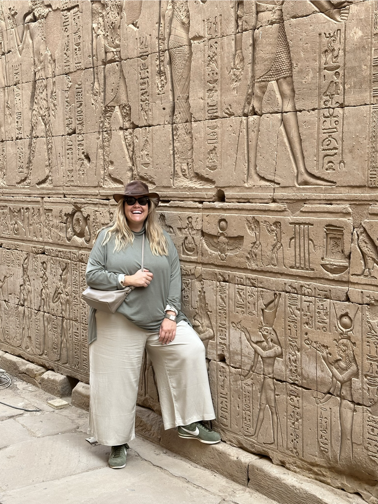 H&M. Pantalón beige culotte T.xxl