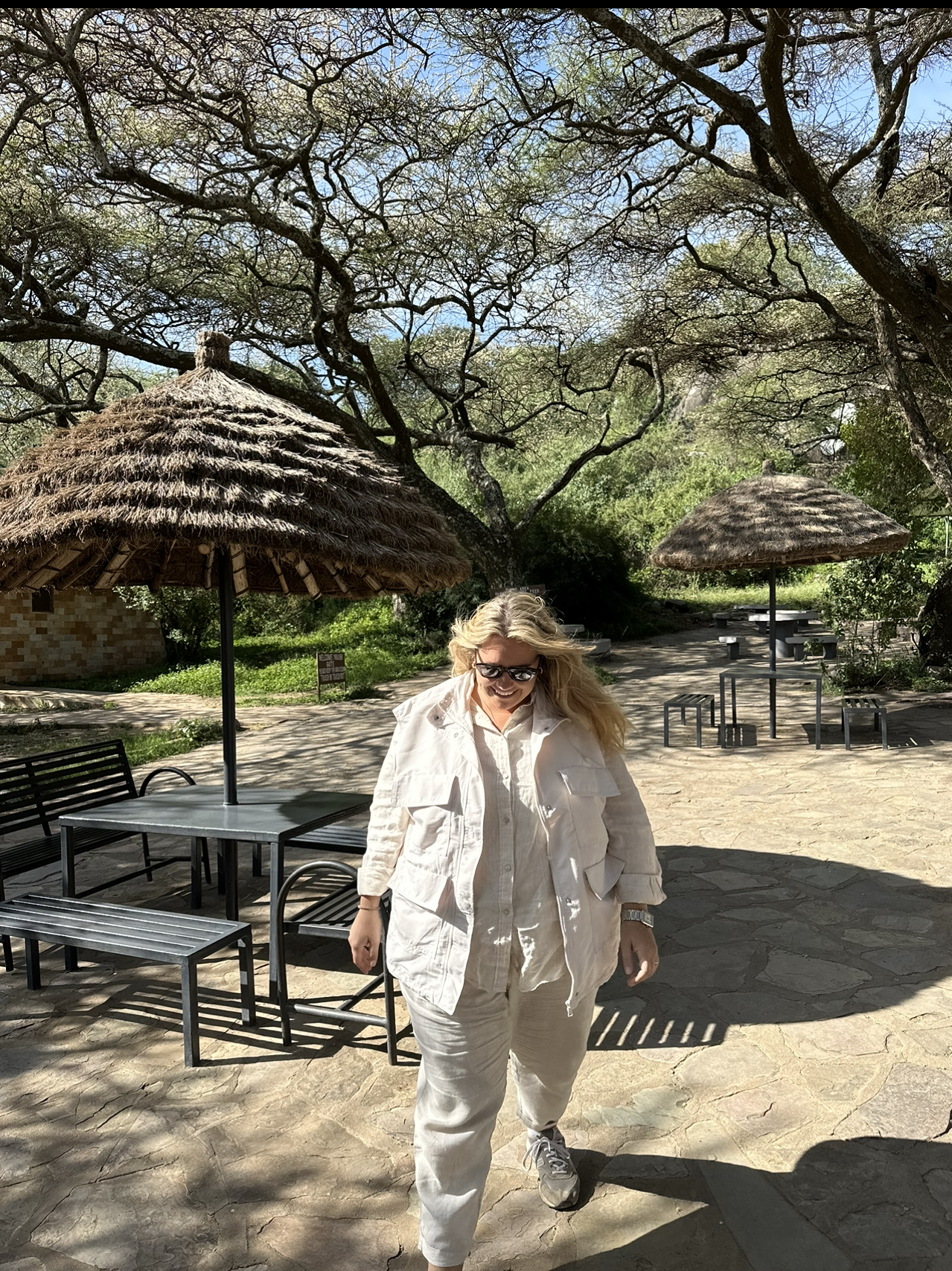 H&M. chaleco beige sahariano T.xxl