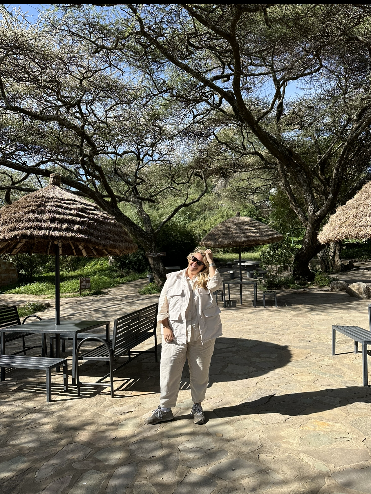 H&M. chaleco beige sahariano T.xxl