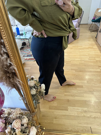 ALFANI. Pantalón negro elástico T.24w(56)