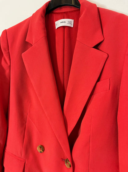 MANGO. Blazer roja fluida doble botonadura. T S