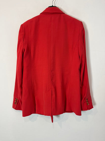 MANGO. Blazer roja fluida doble botonadura. T S