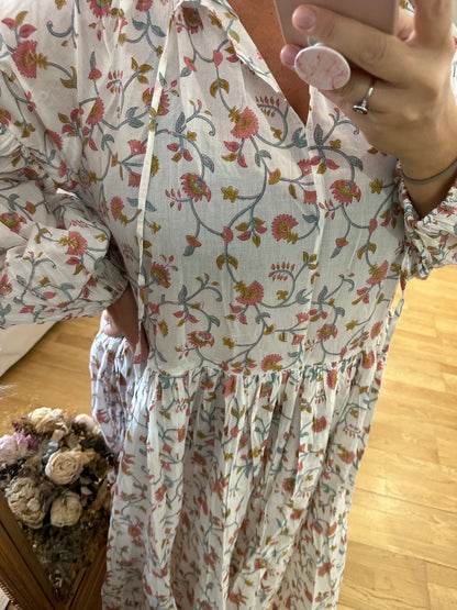 OTRAS. Vestido blanco flores rosas TU(3xl)
