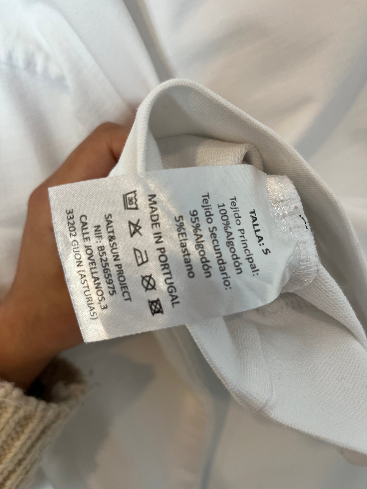 SPACE FLAMINGO. Sudadera blanca arcoíris. T S