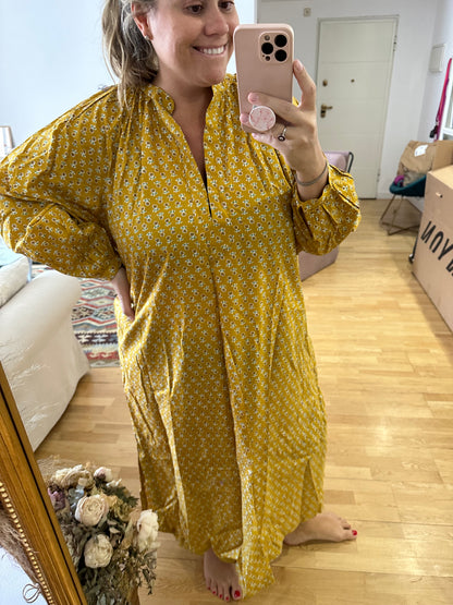 OTRAS. Vestido camisero mostaza flores T.u(3xl)