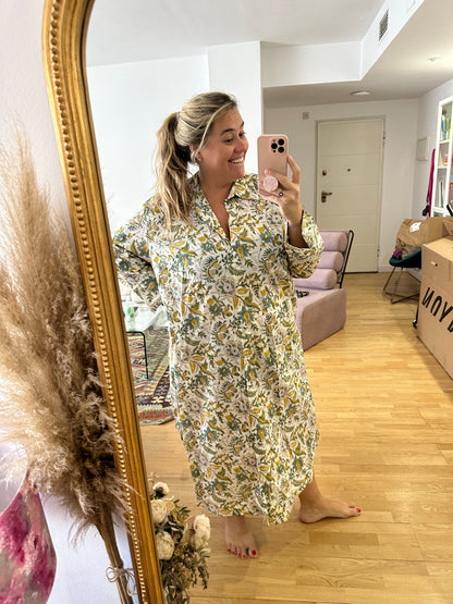 OTRAS. Vestido camisero blanco flores mostaza T.u(3xl)