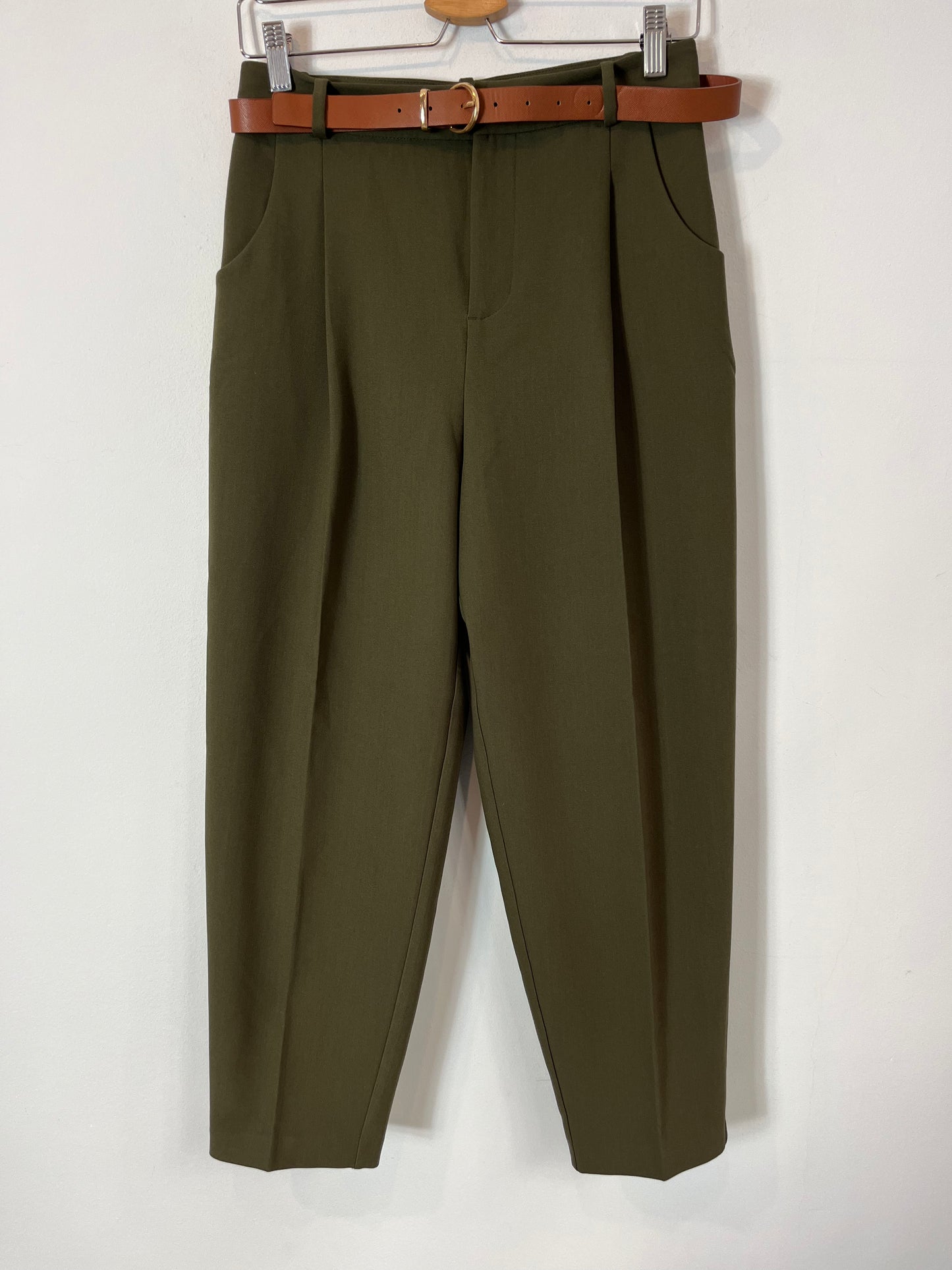 ZARA. Green pleated trousers. Size XS