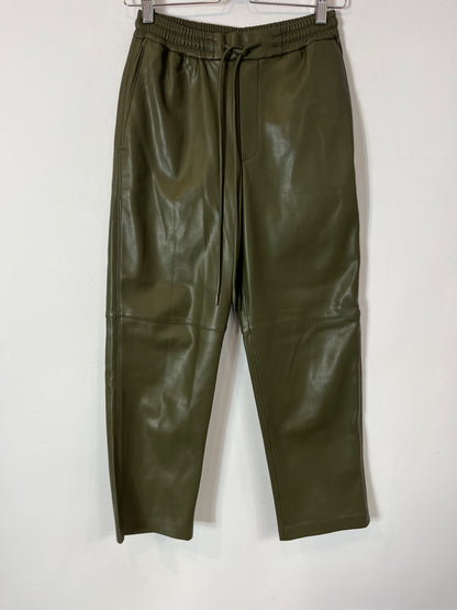 MANGO. Pantalón verde oliva efecto piel. T XS