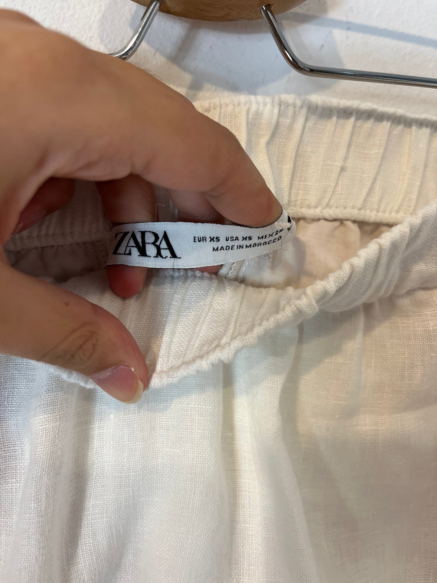 ZARA. White linen trousers. XS