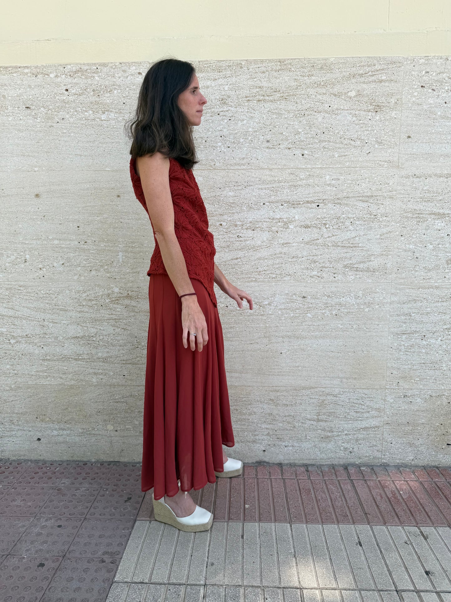 BIMANI. Conjunto top textura y falda fluida