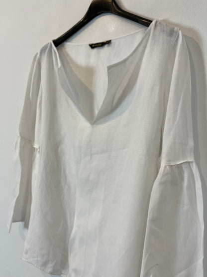 MASSIMO DUTTI.  Blusa blanca lino. T 38