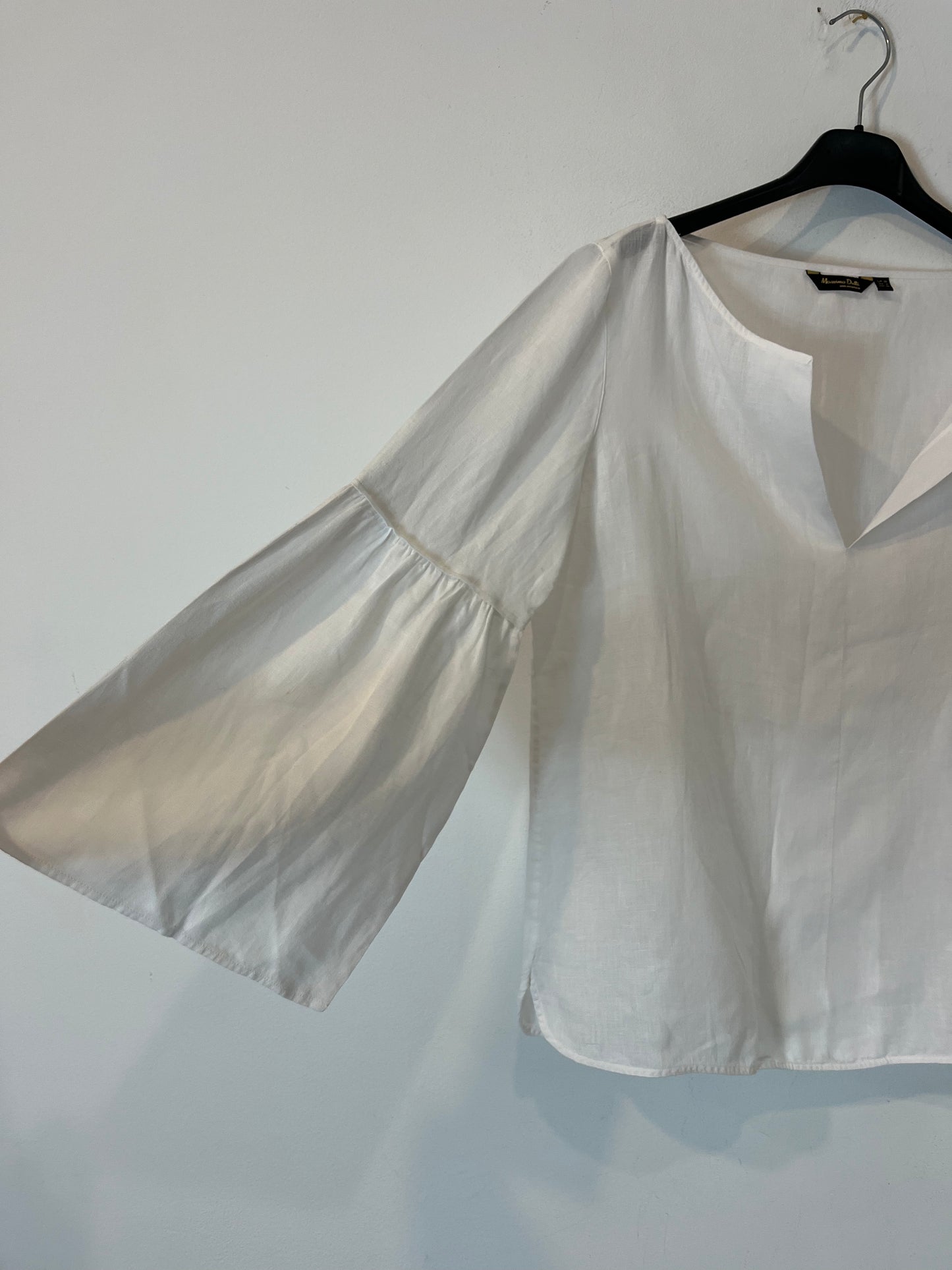 MASSIMO DUTTI.  Blusa blanca lino. T 38