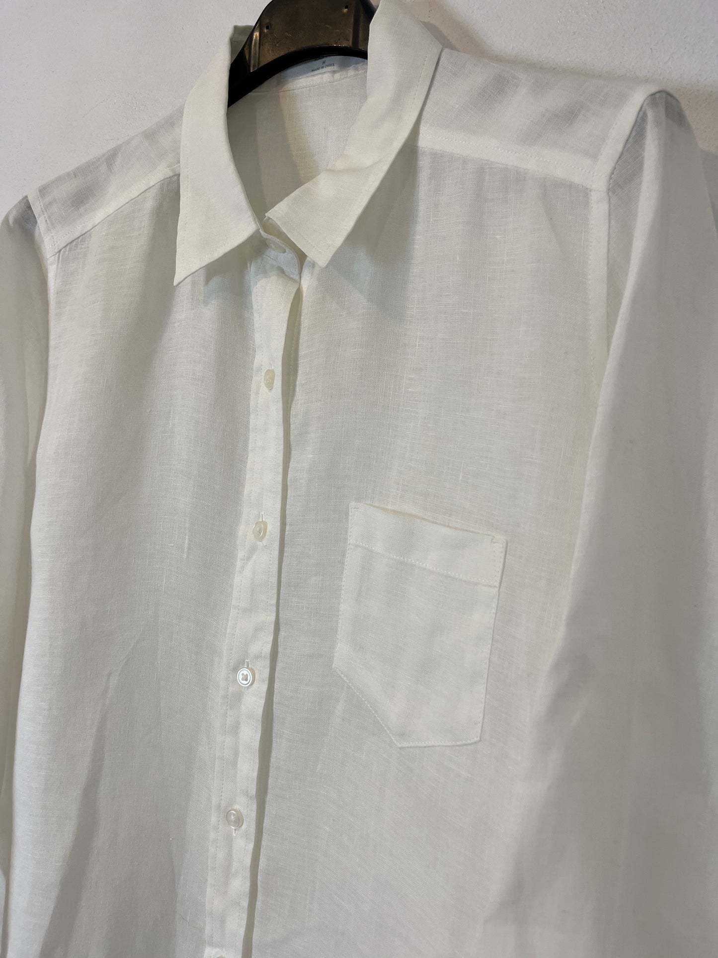 UNIQLO. Camisa blanca lino. T.M