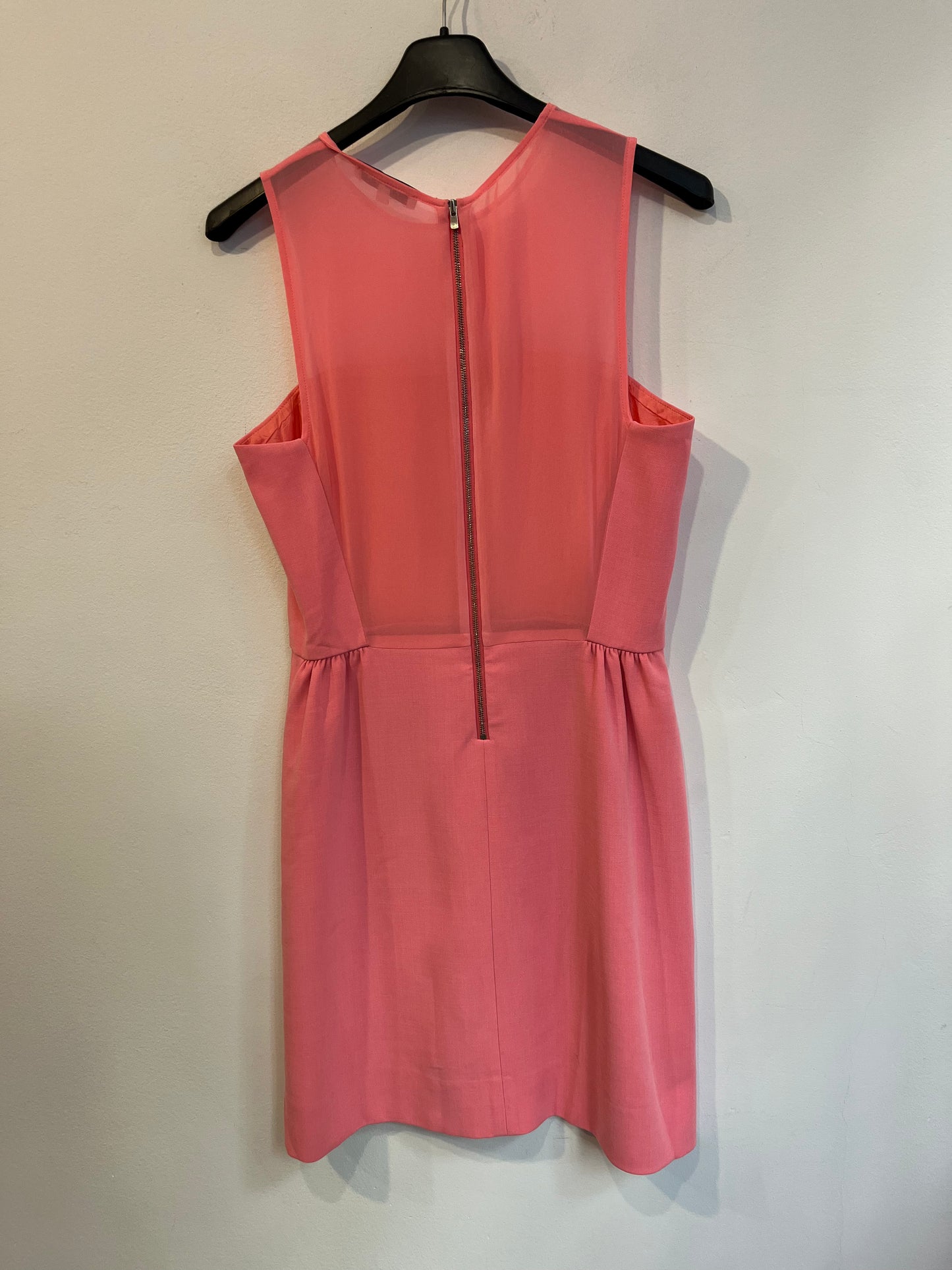 SANDRO. Vestido corto rosa detalle escote. T 2 (M)
