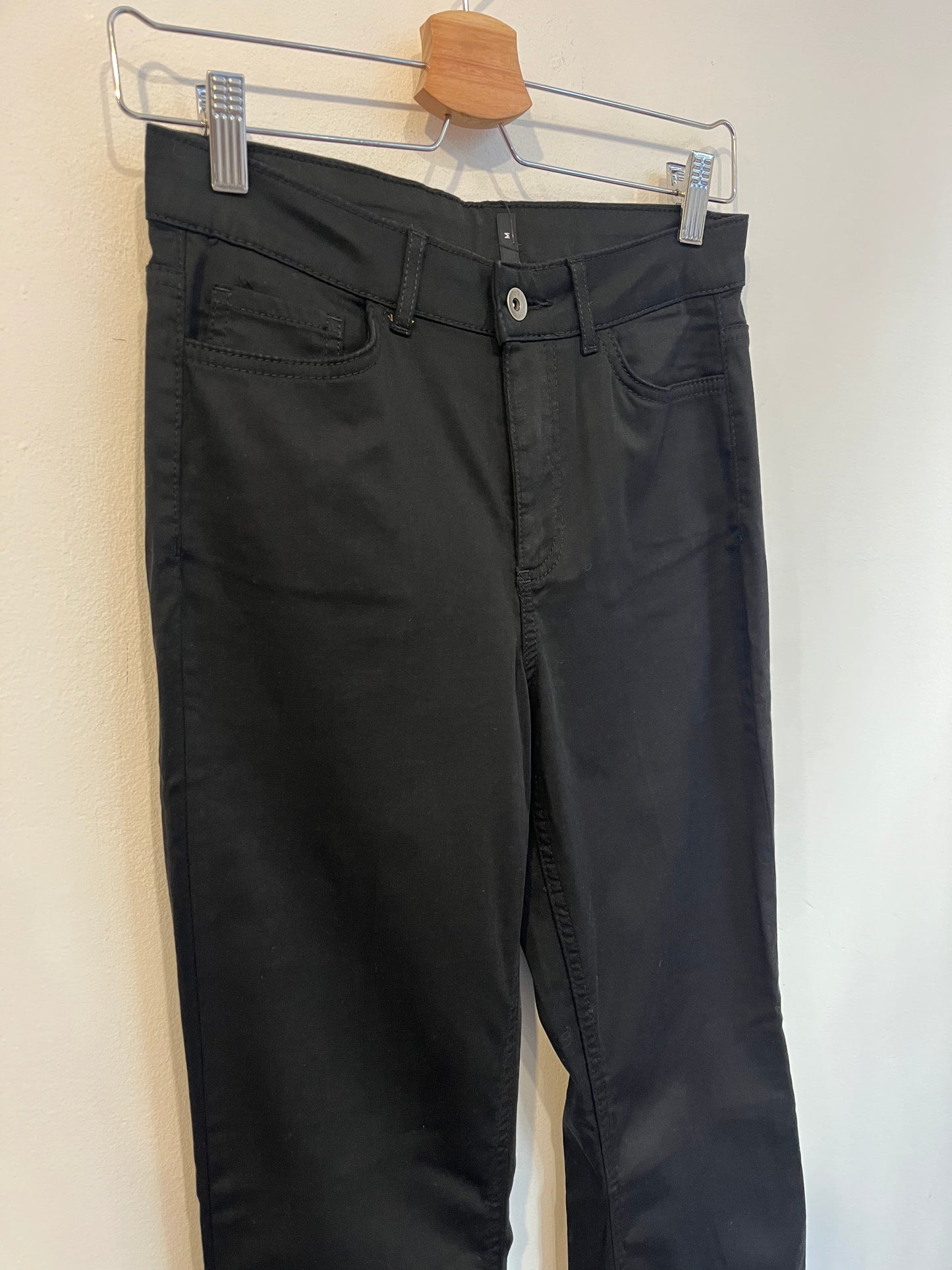 CALZEDONIA. Denim ligero negro campana, T M