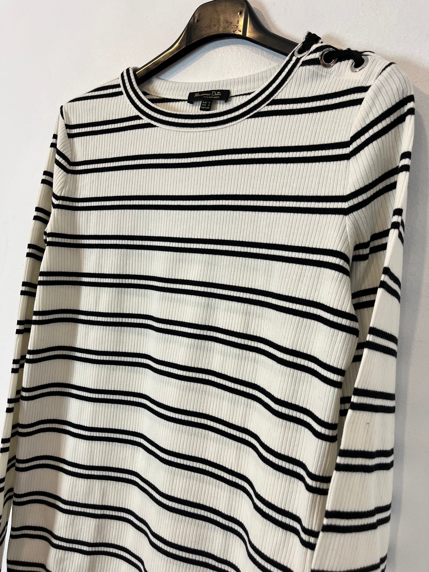 MASSIMO DUTTI. Top canalé rayas detalle hombro. T S