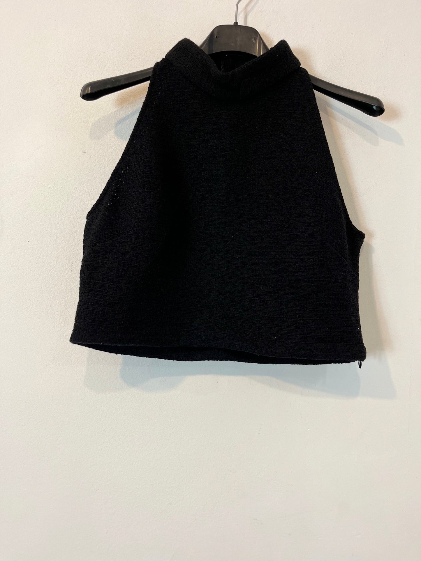 ZARA. Black textured halter top. TM