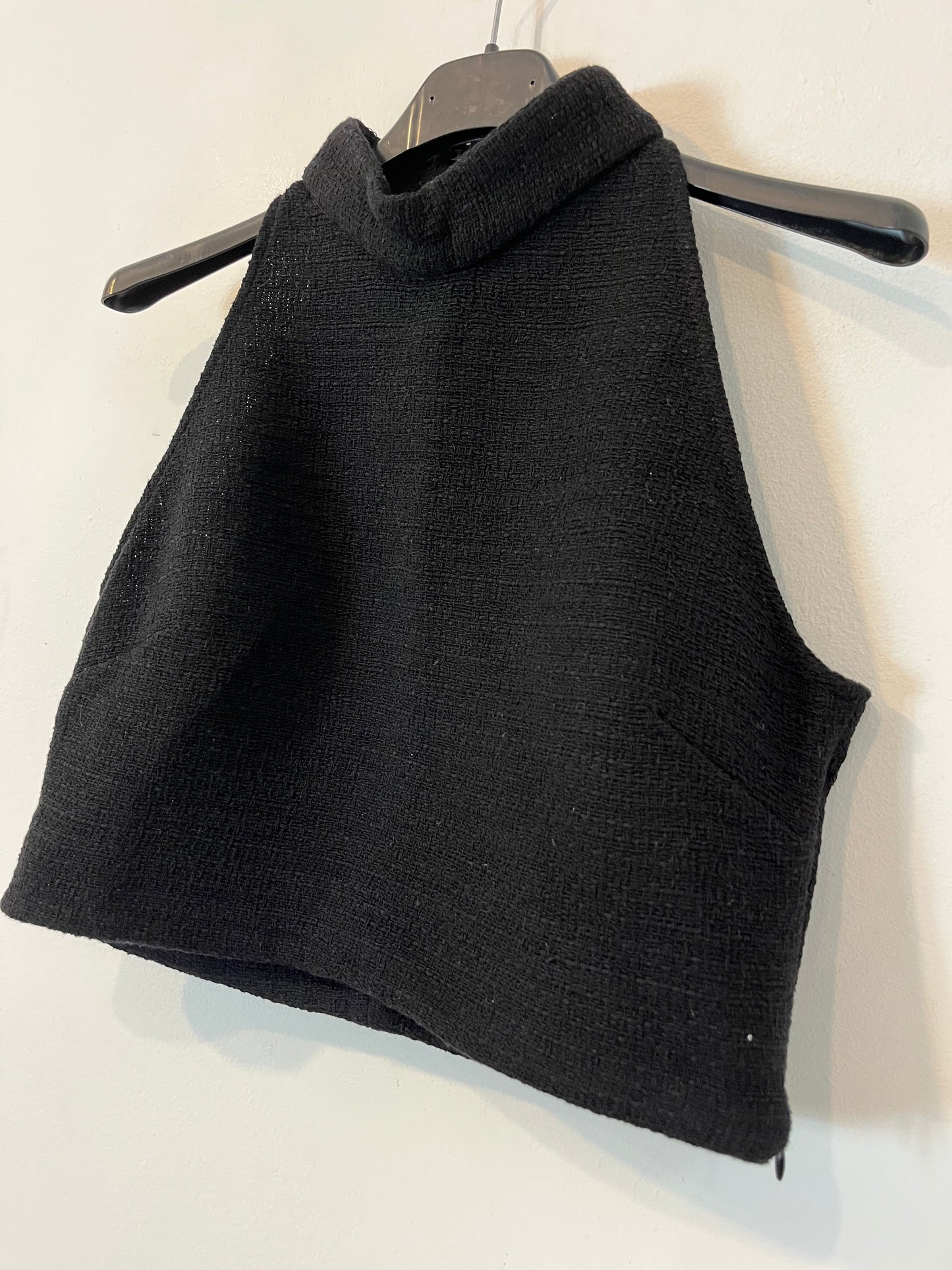 ZARA. Black textured halter top. TM
