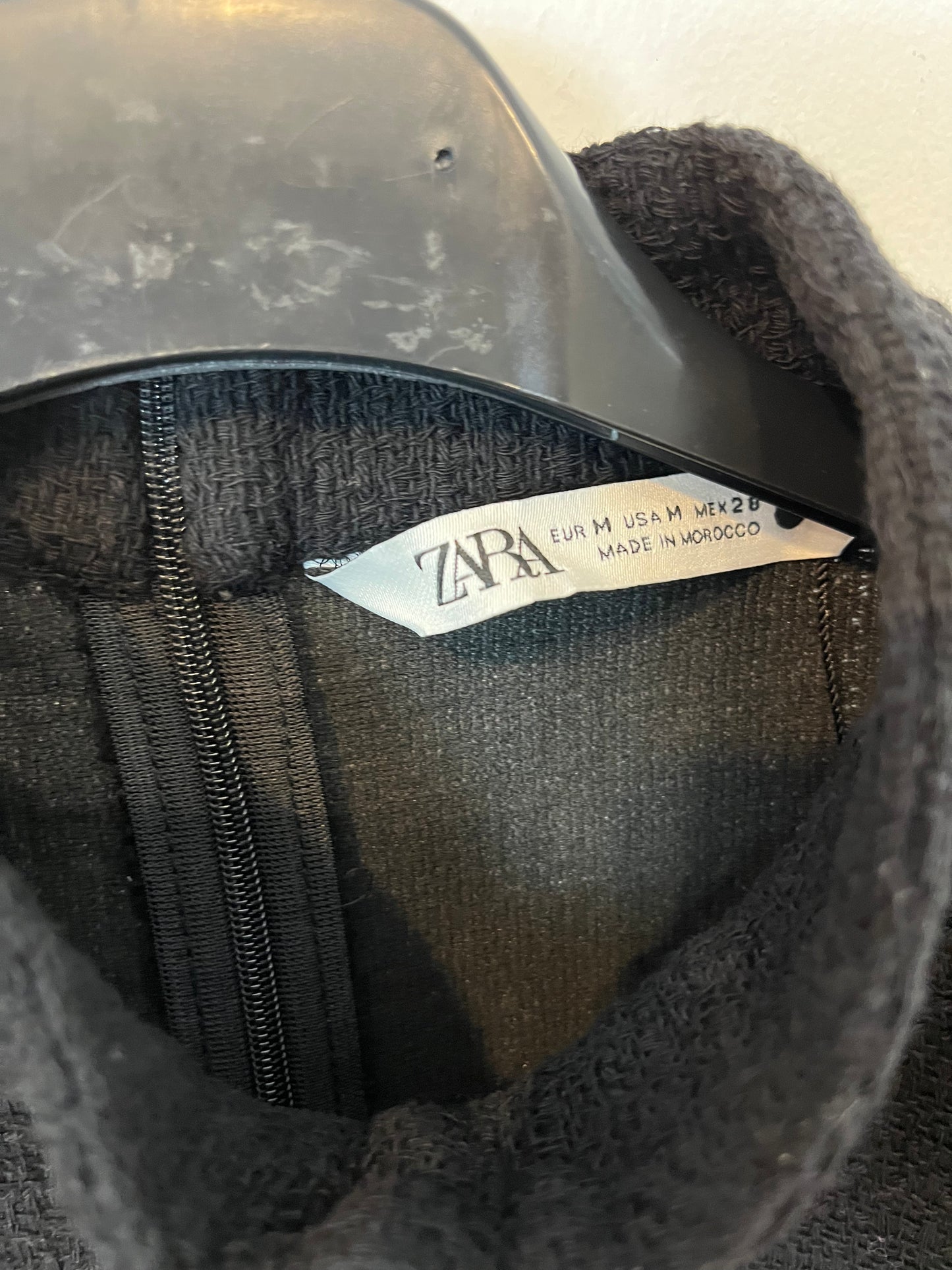 ZARA. Black textured halter top. TM