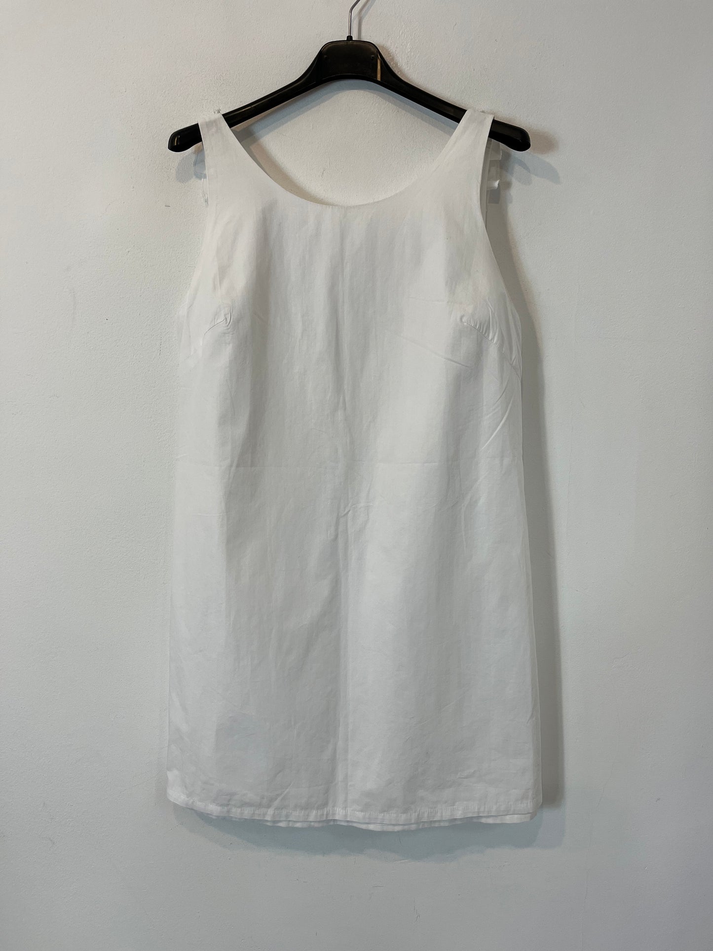 ZARA. Short white dress with back detail. TM