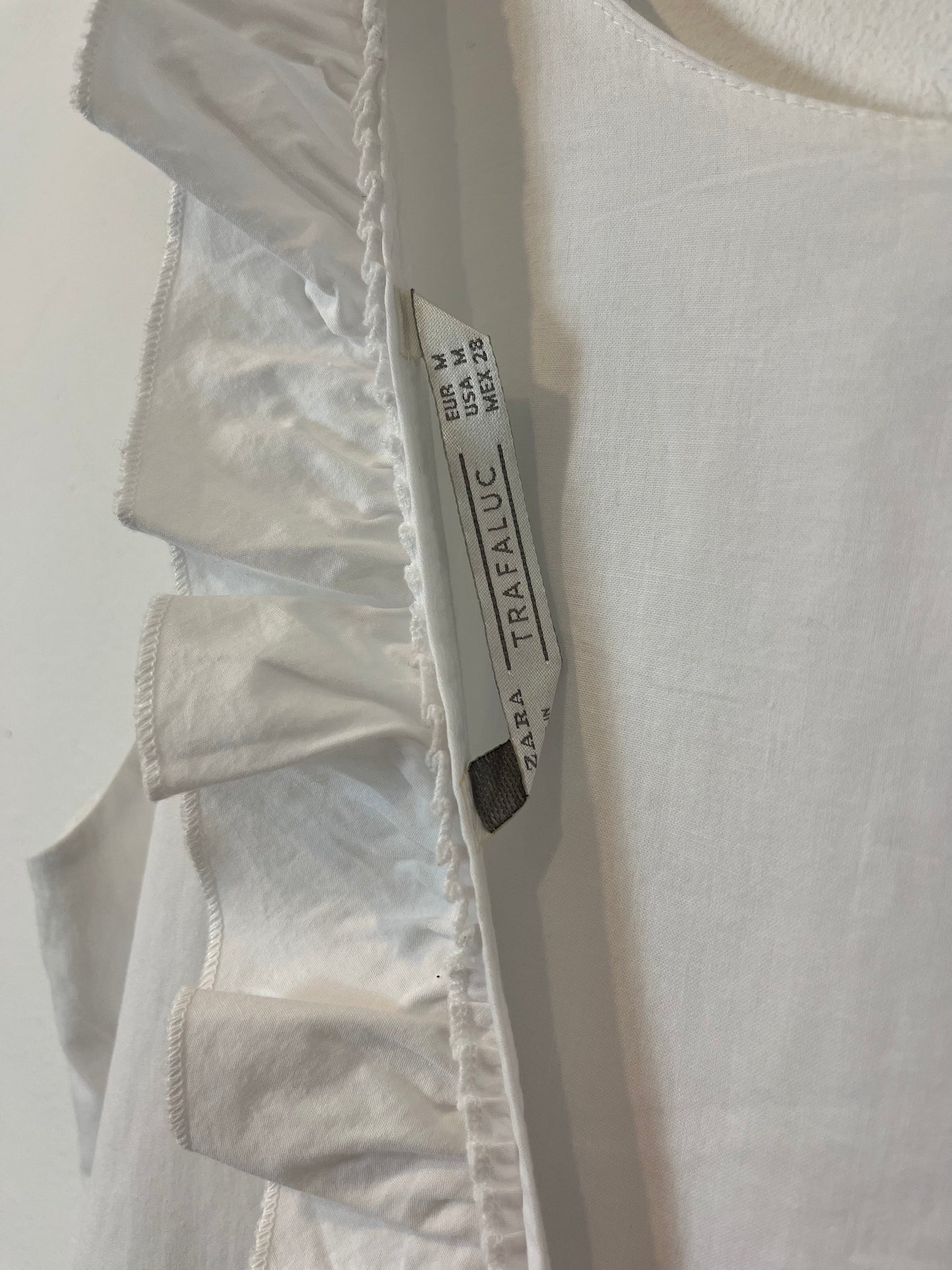 ZARA. Short white dress with back detail. TM