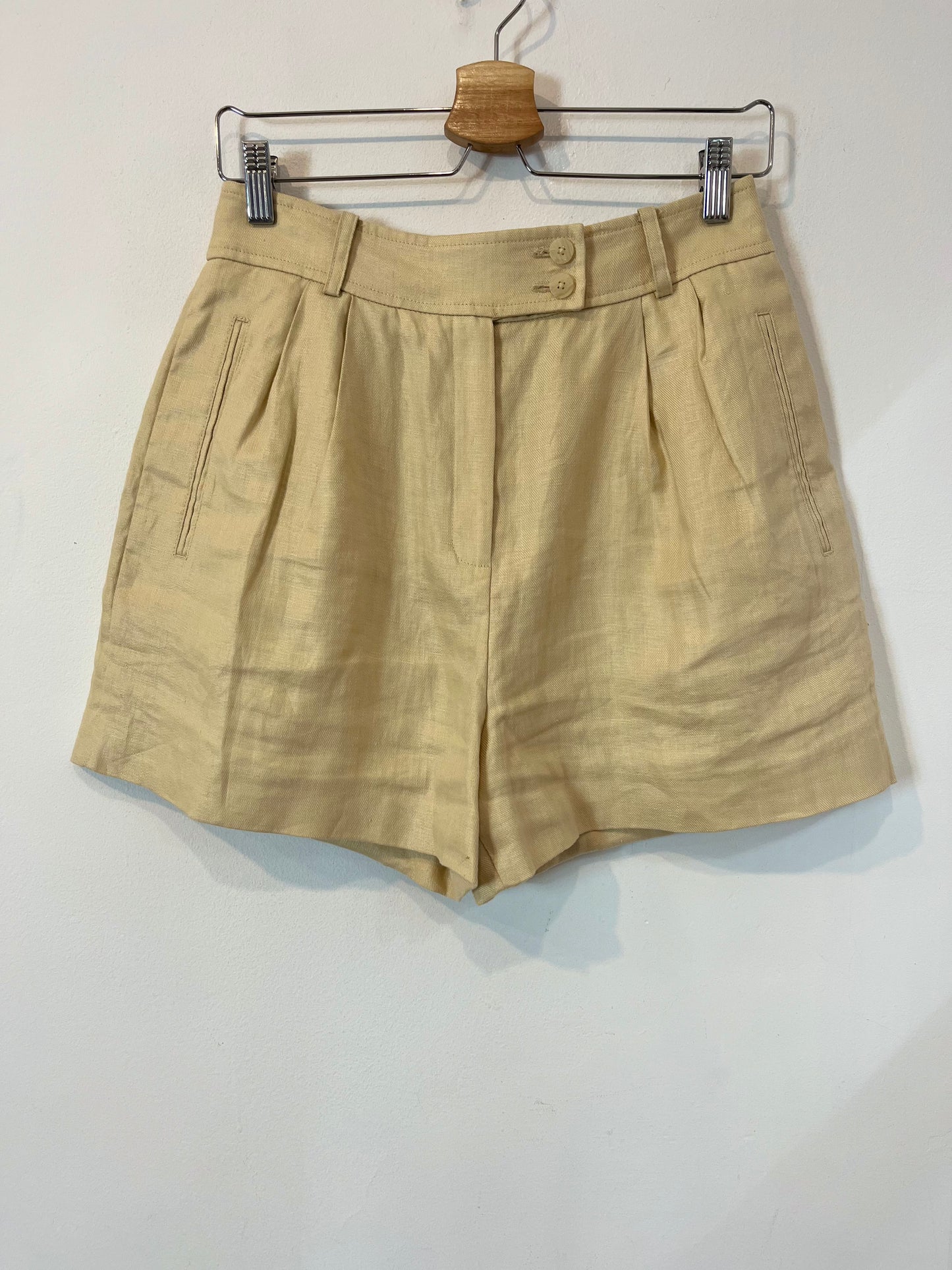 MANGO. Beige linen Bermuda shorts. T 36