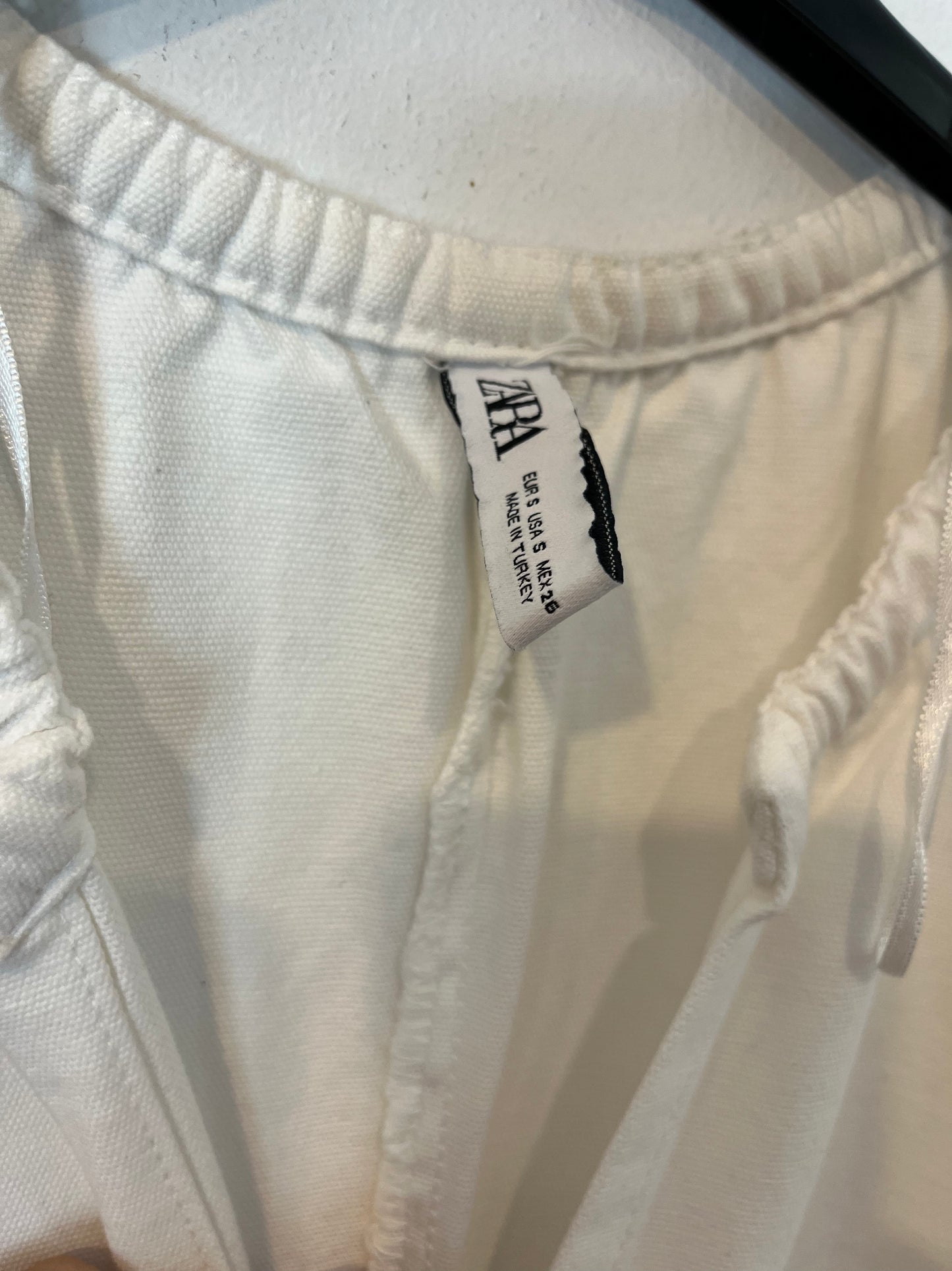 ZARA. White jumpsuit with sleeve detail. TS