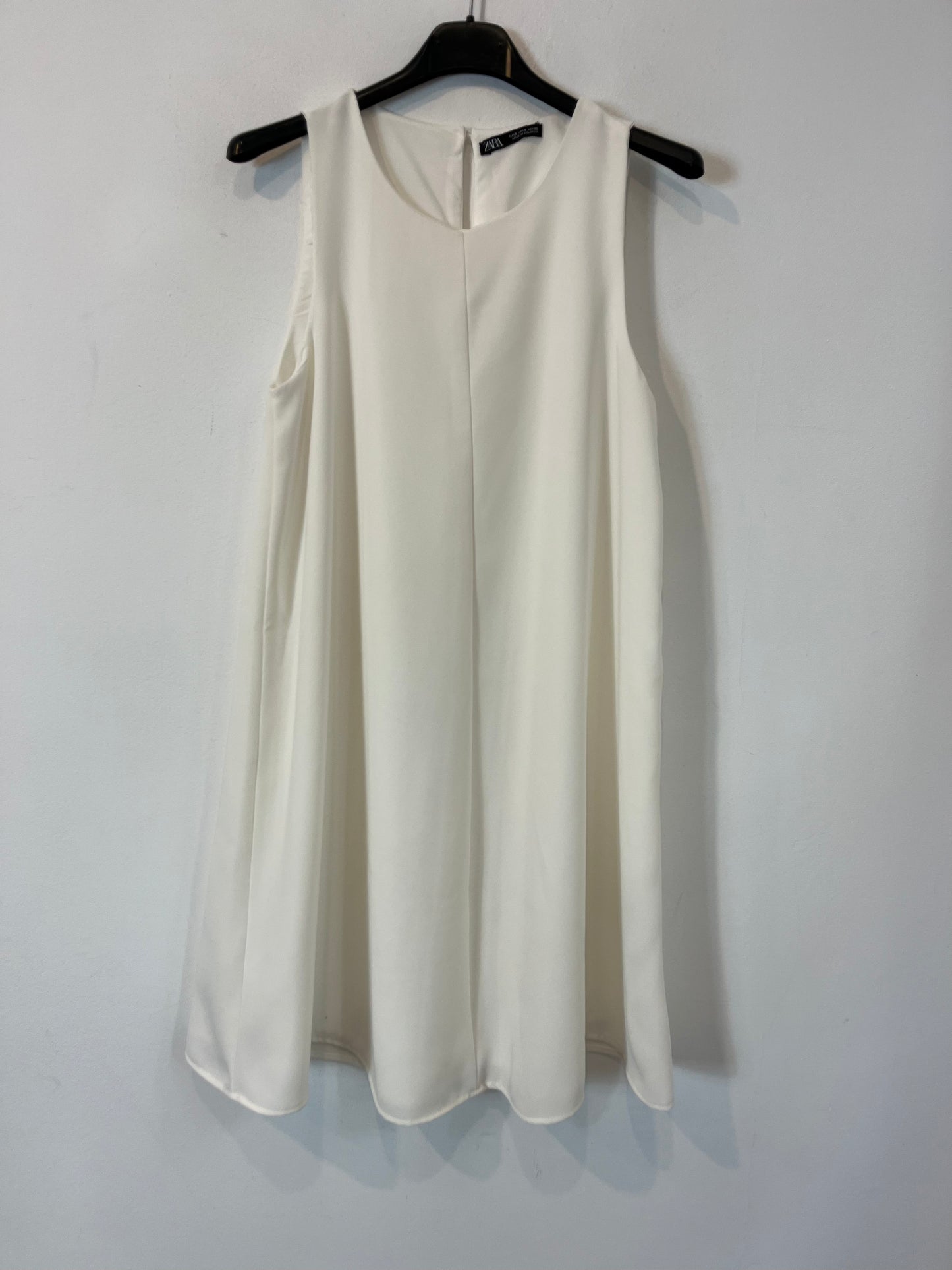 ZARA. Flowing white short dress. TS