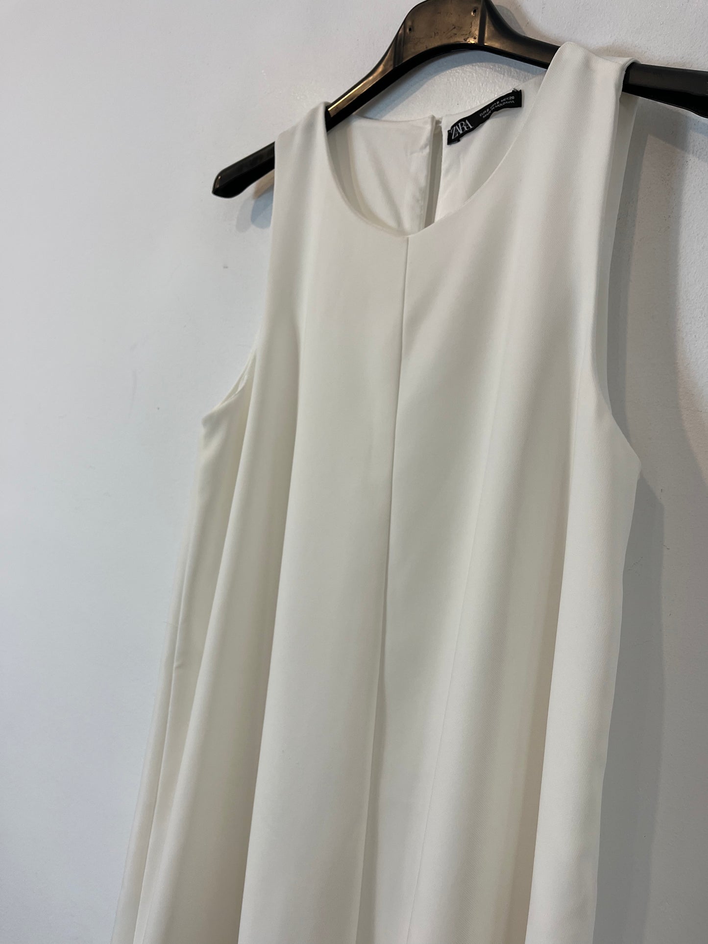 ZARA. Flowing white short dress. TS