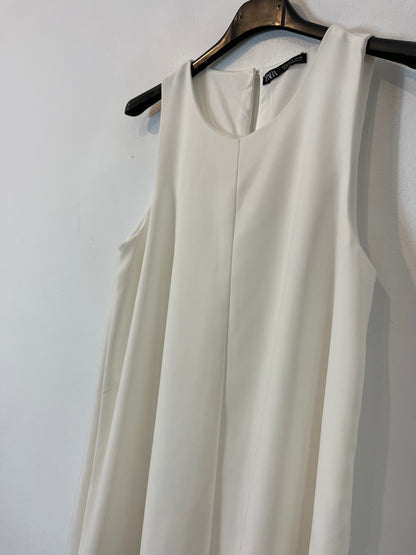 ZARA. Flowing white short dress. TS