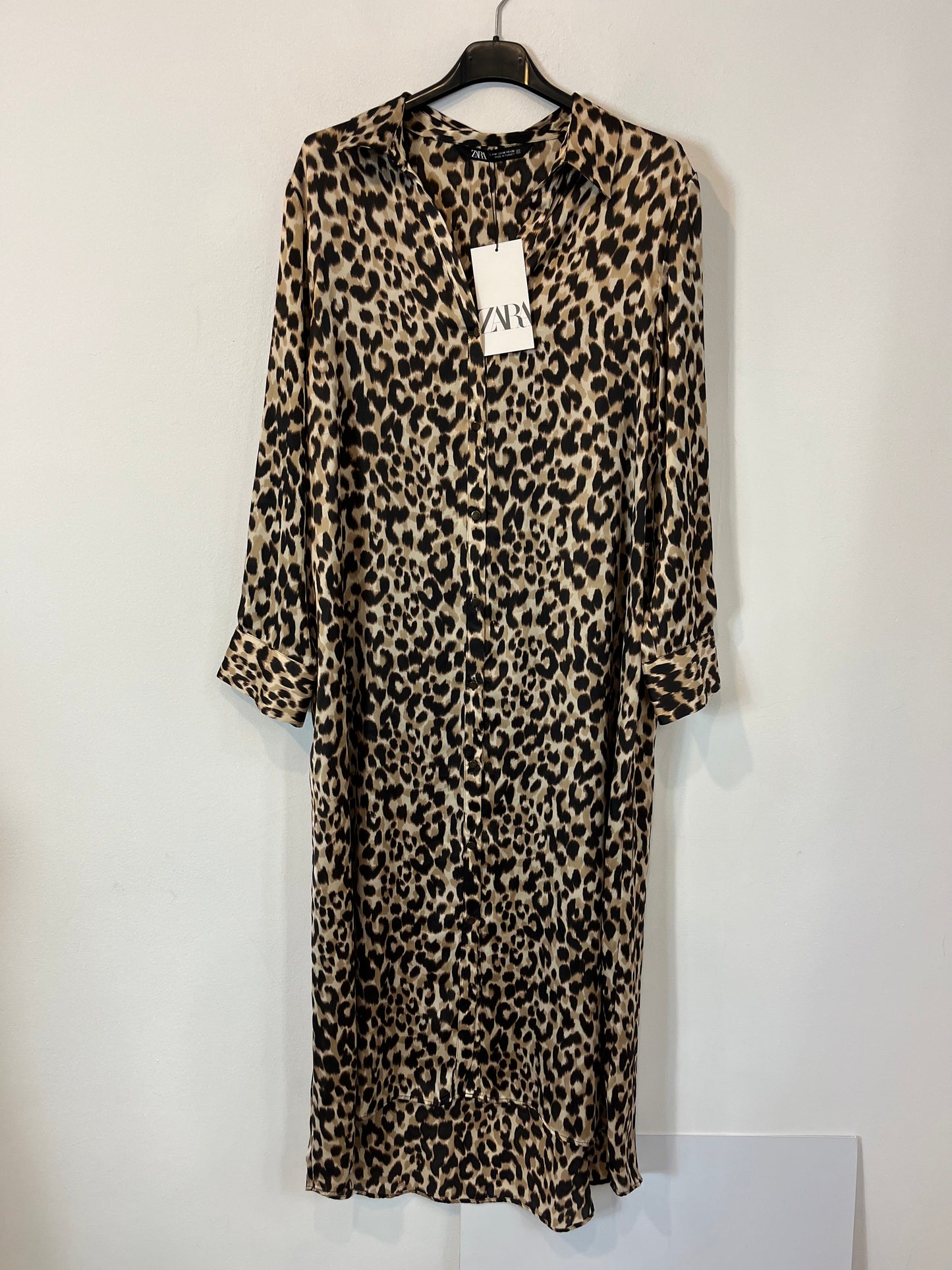 ZARA. Vestido largo camisero animal print. T M