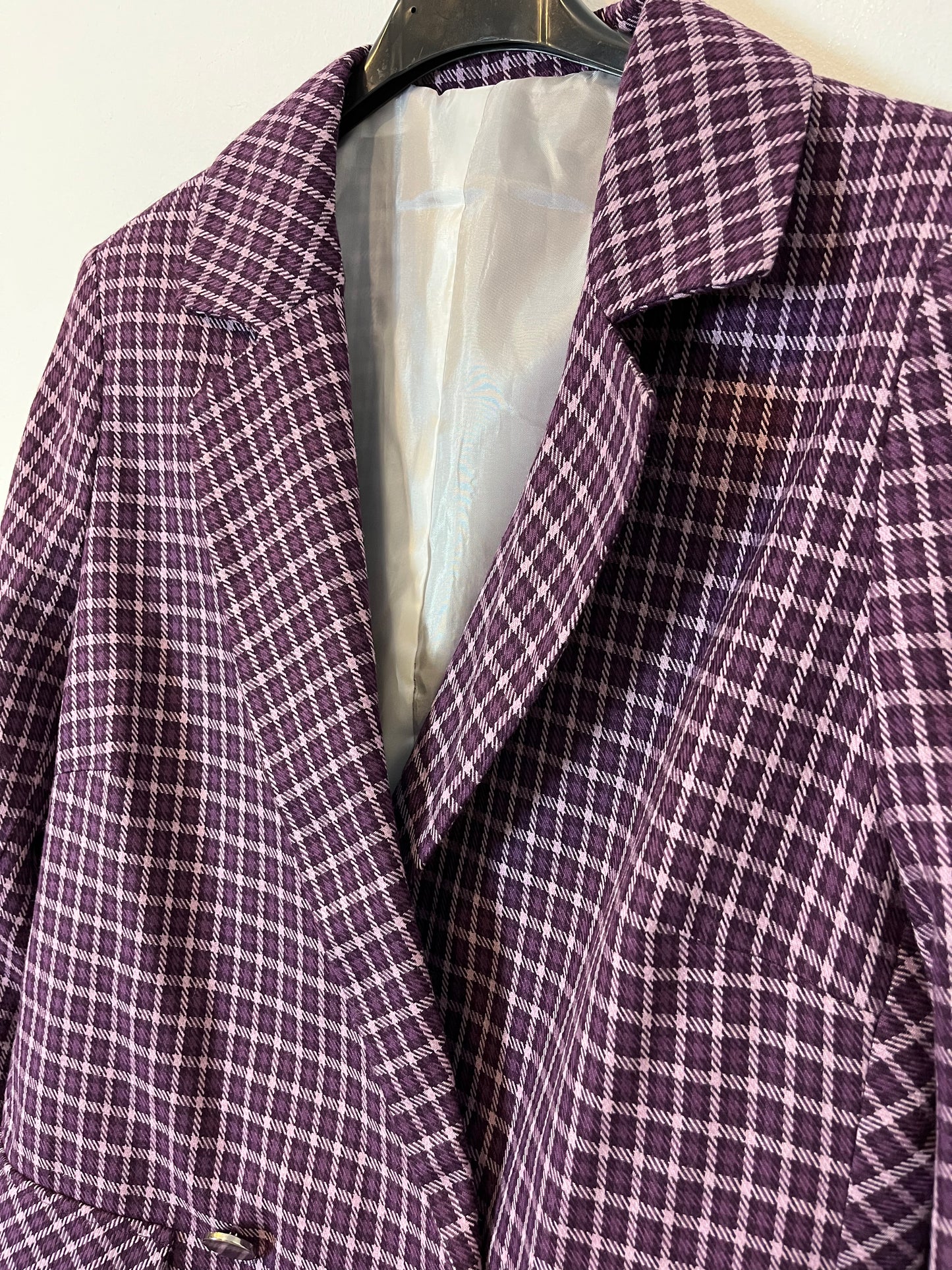 OTRAS. Blazer cruzada cuadros tonos moradas. T S/M