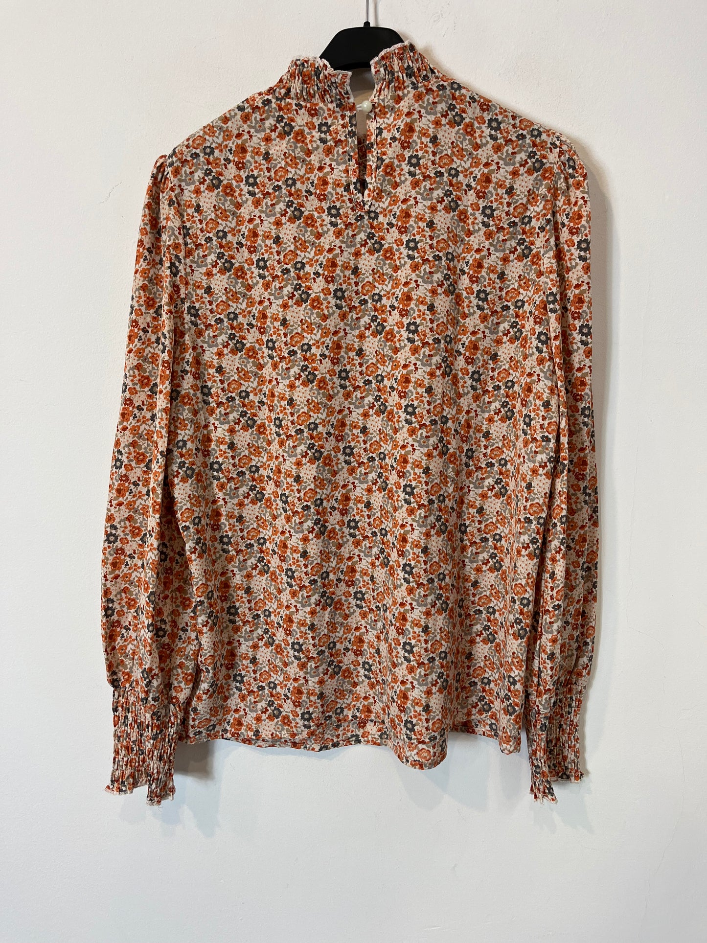 OTRAS. Blusa flores fluida nido de abeja. T M