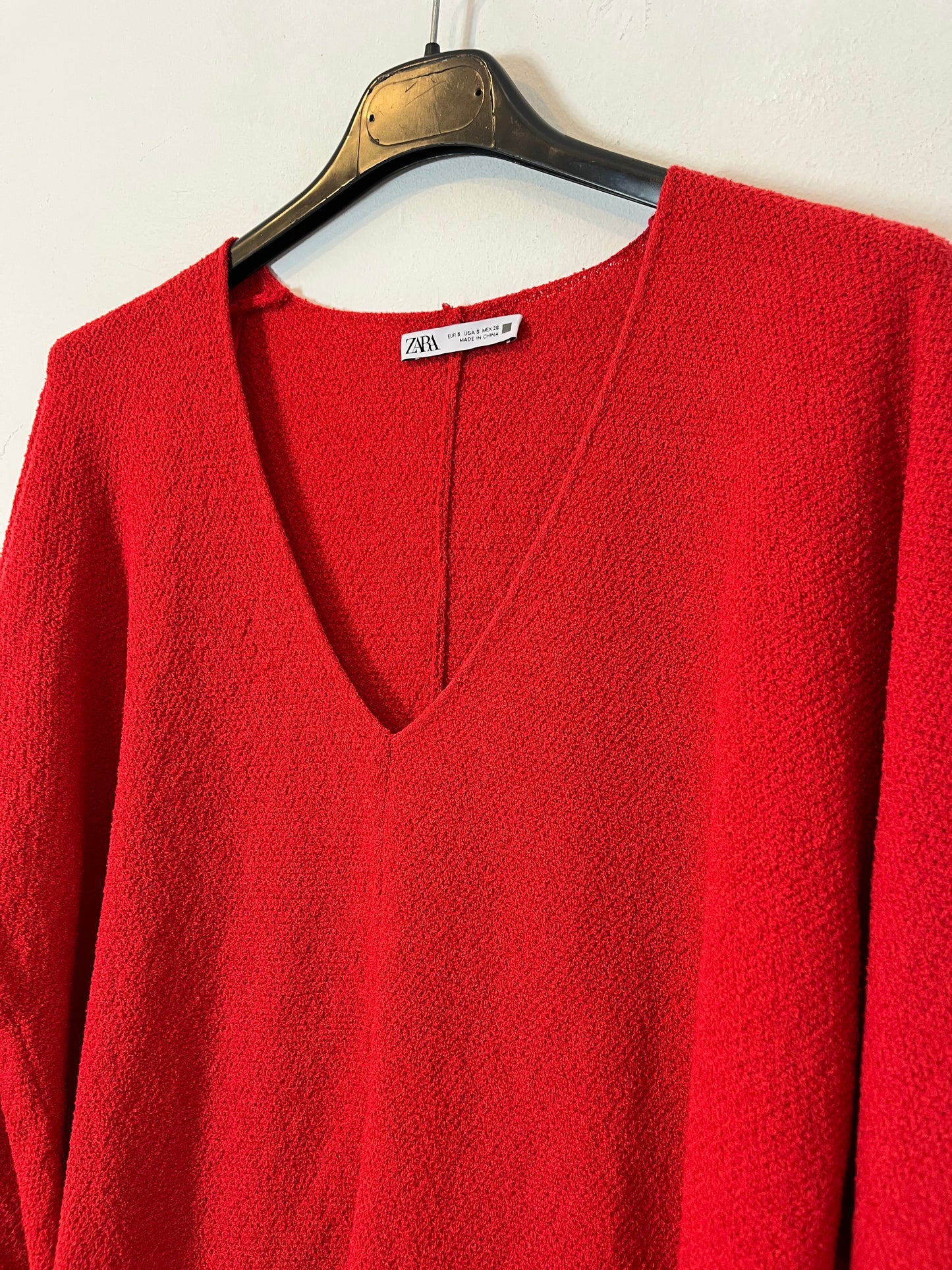 ZARA. Top punto rojo textura. T S