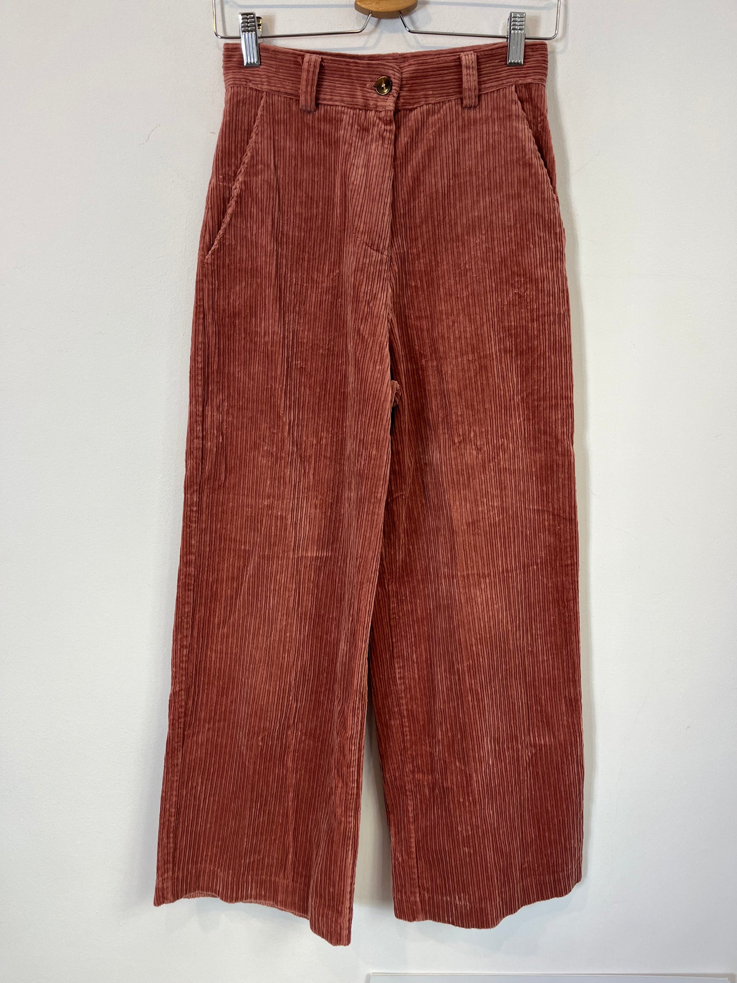 HIMOOI. Total look chaqueta y pantalón pana rosa. T S