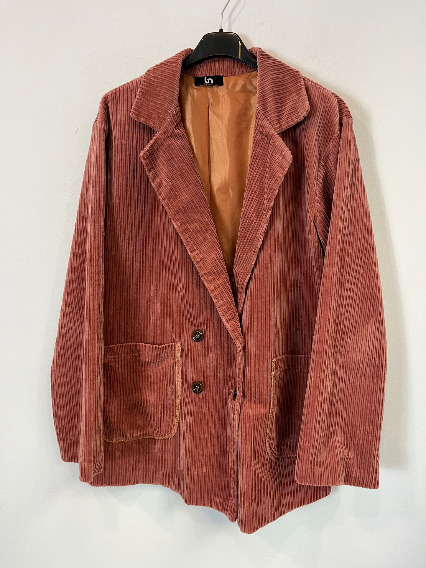 HIMOOI. Total look chaqueta y pantalón pana rosa. T S