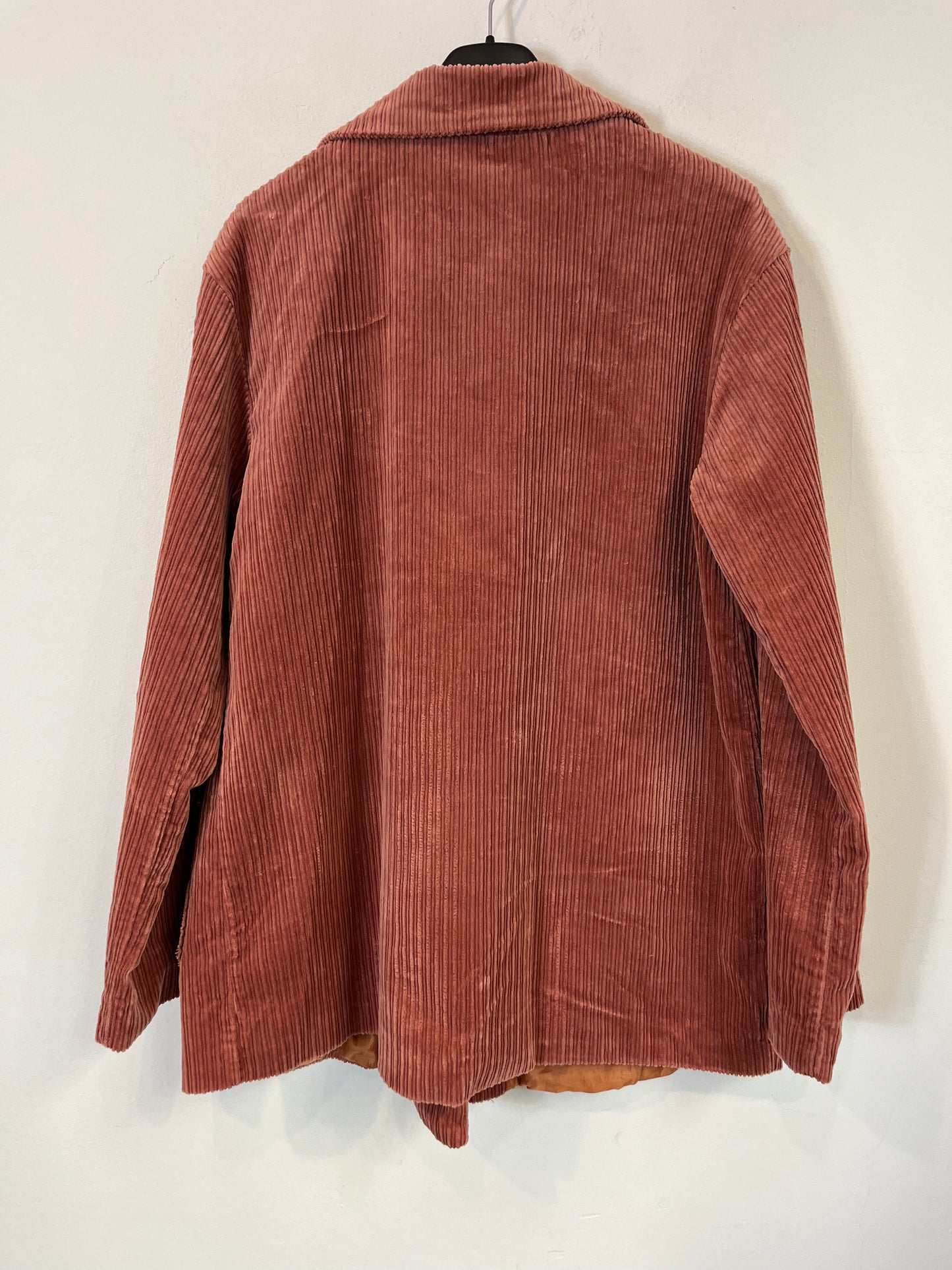 HIMOOI. Total look chaqueta y pantalón pana rosa. T S