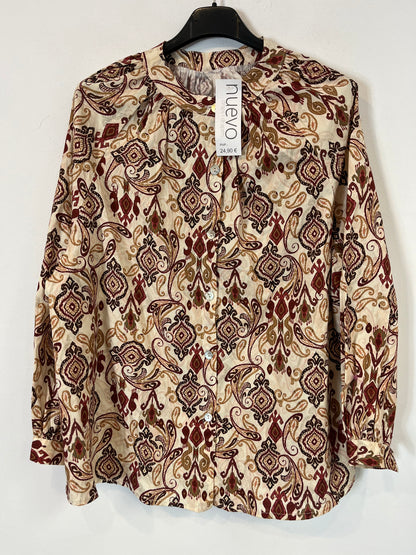 OTRAS. Blusa estampada cuello mao. T M