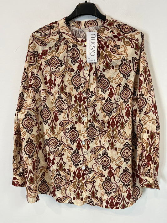 OTRAS. Blusa estampada cuello mao. T M