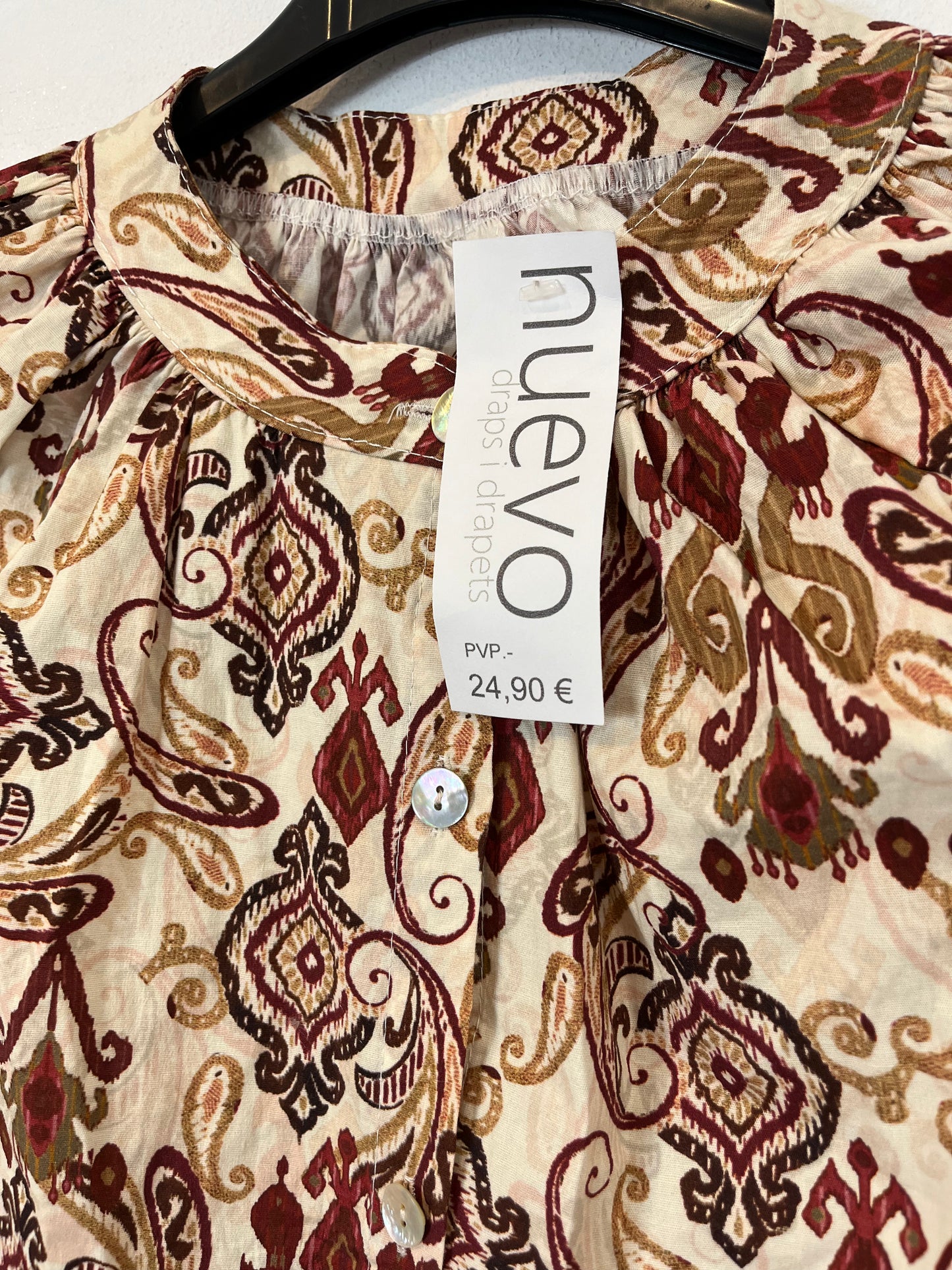 OTRAS. Blusa estampada cuello mao. T M