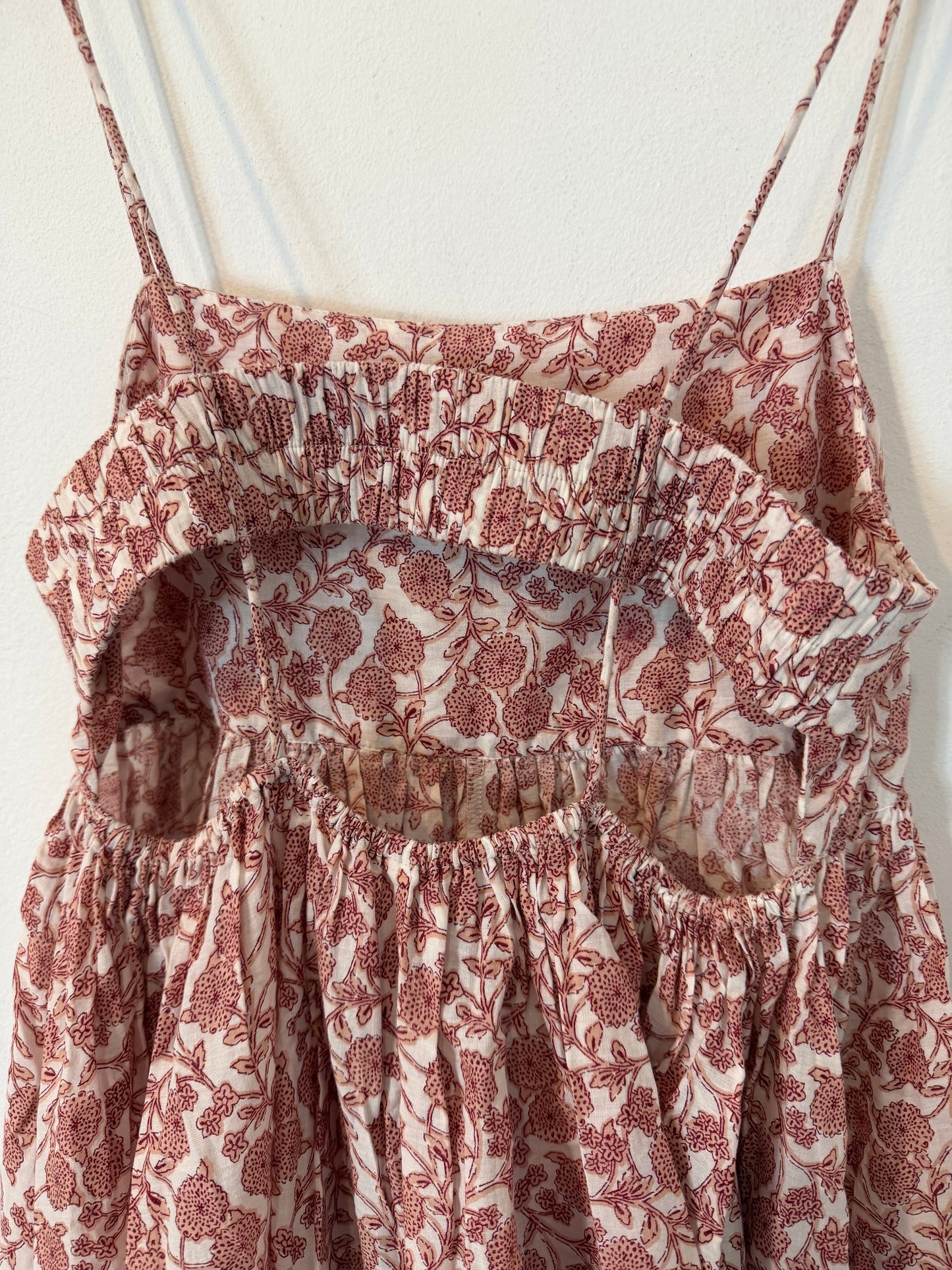 MANGO. Vestido estampado con abertura posterior