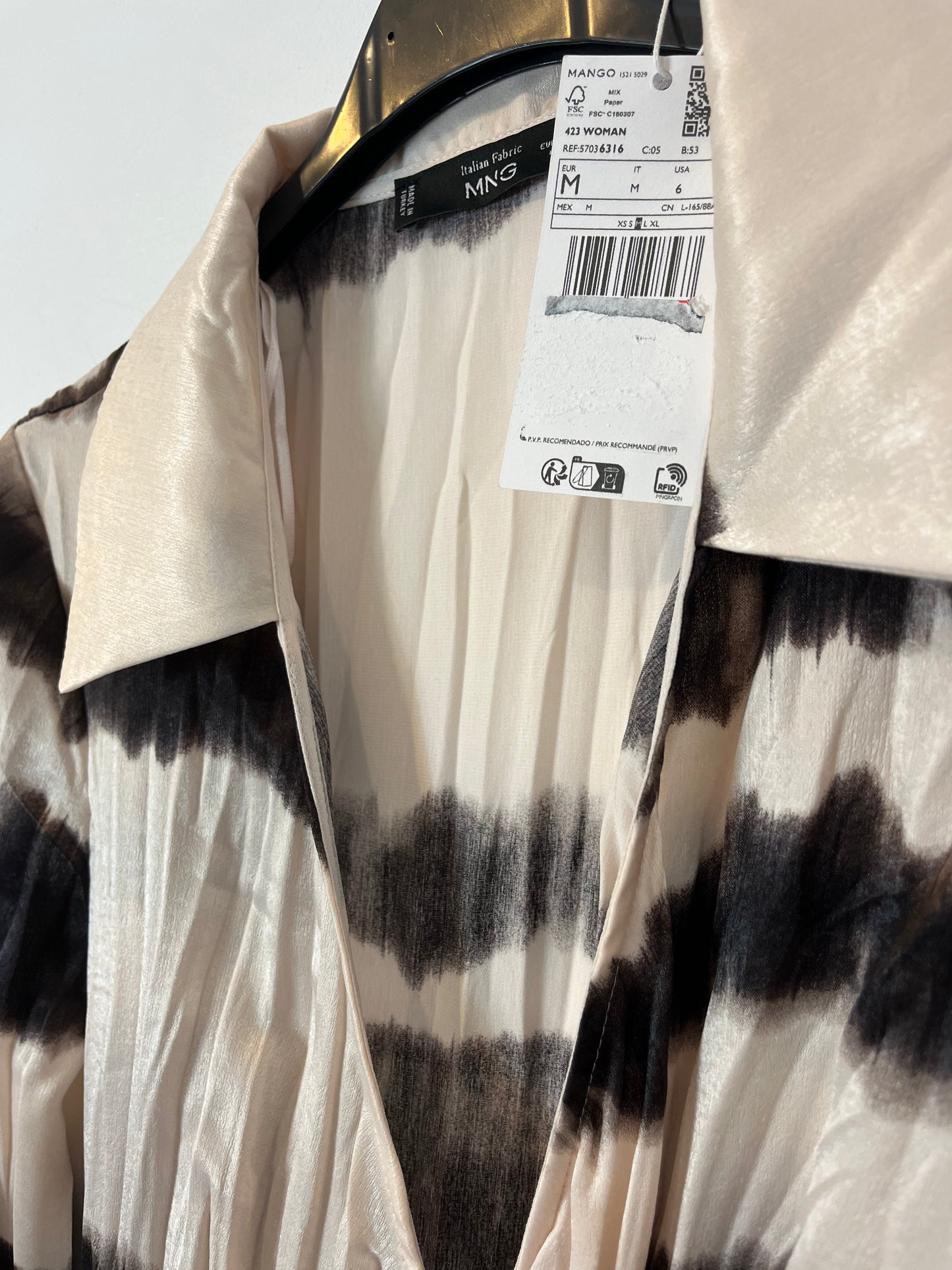 MANGO. Vestido largo plisado satinado. T M