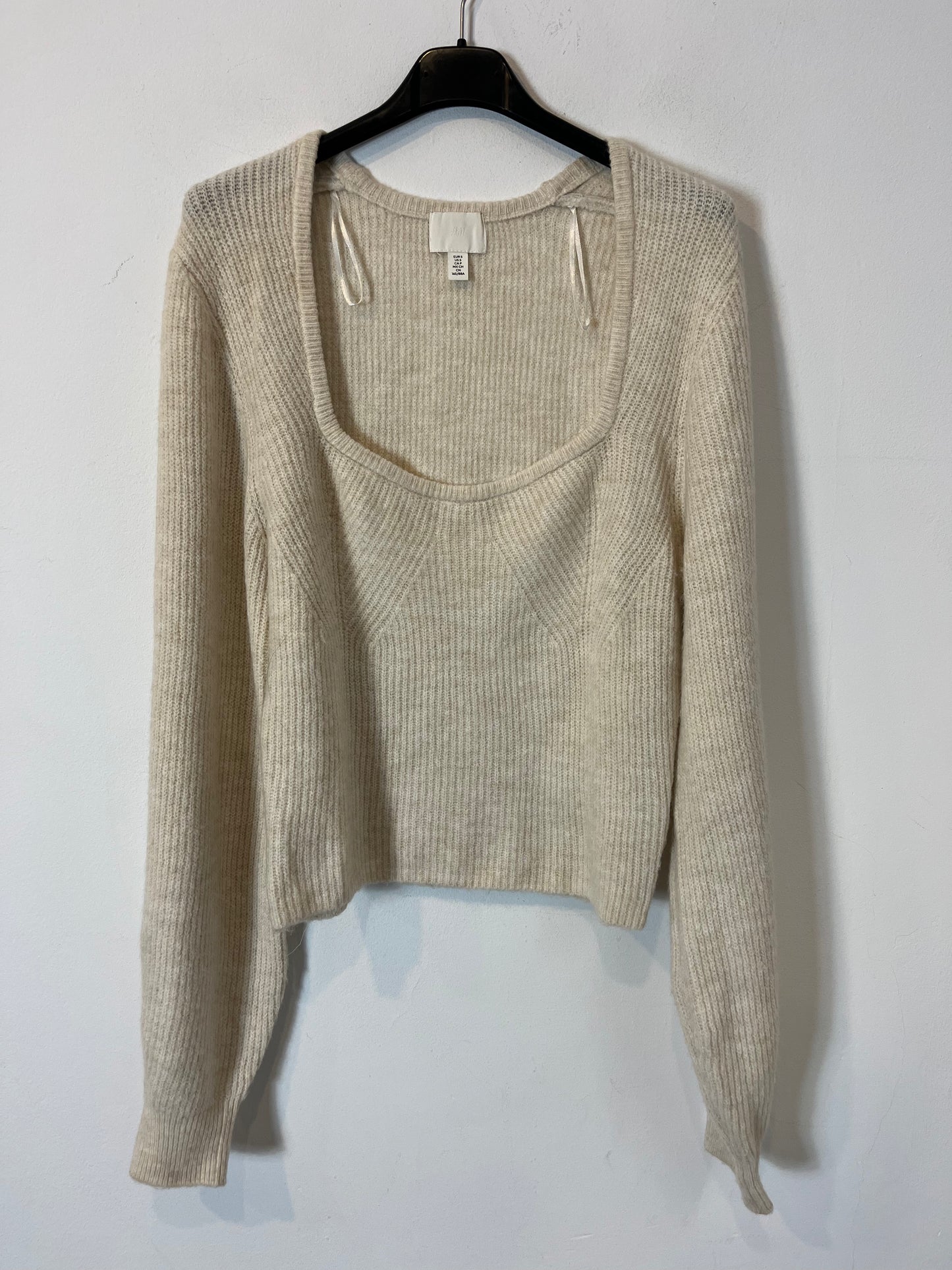 H&M. Jersey beige detalle escote. T S