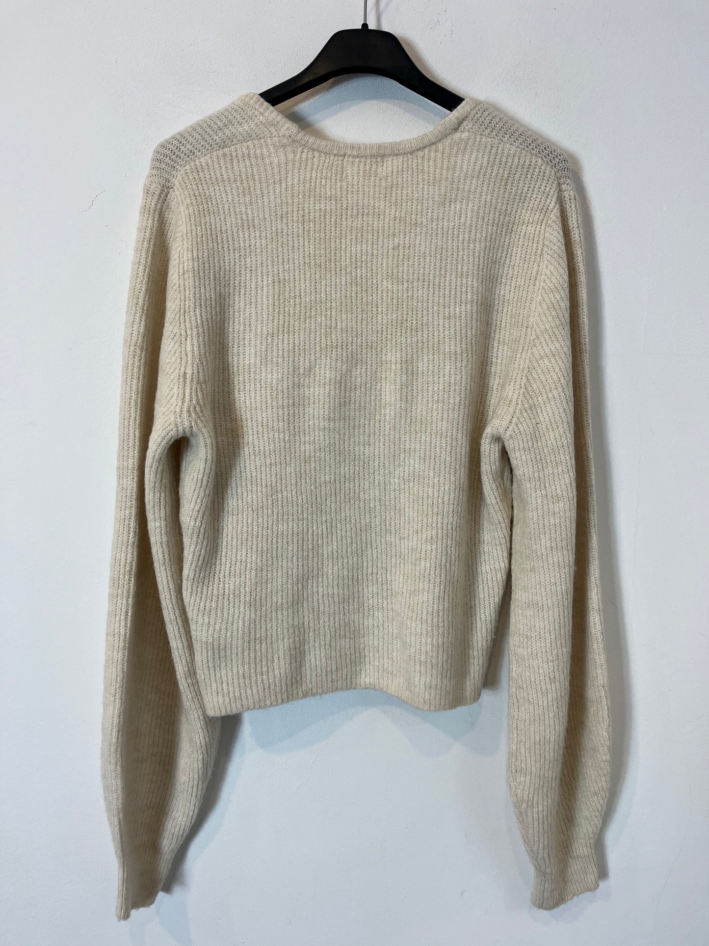 H&M. Jersey beige detalle escote. T S