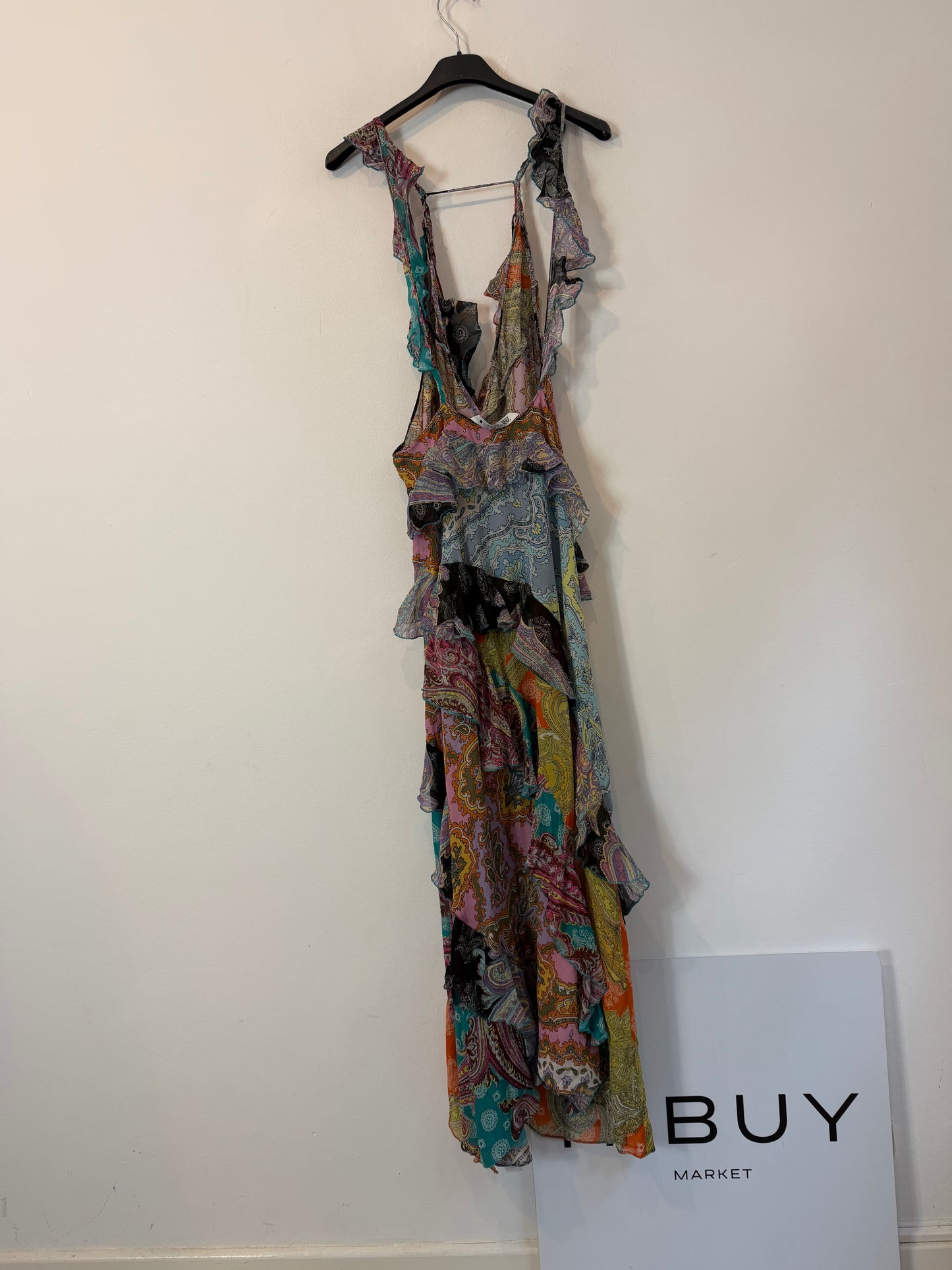 ZARA. Vestido estampado detalle de volantes