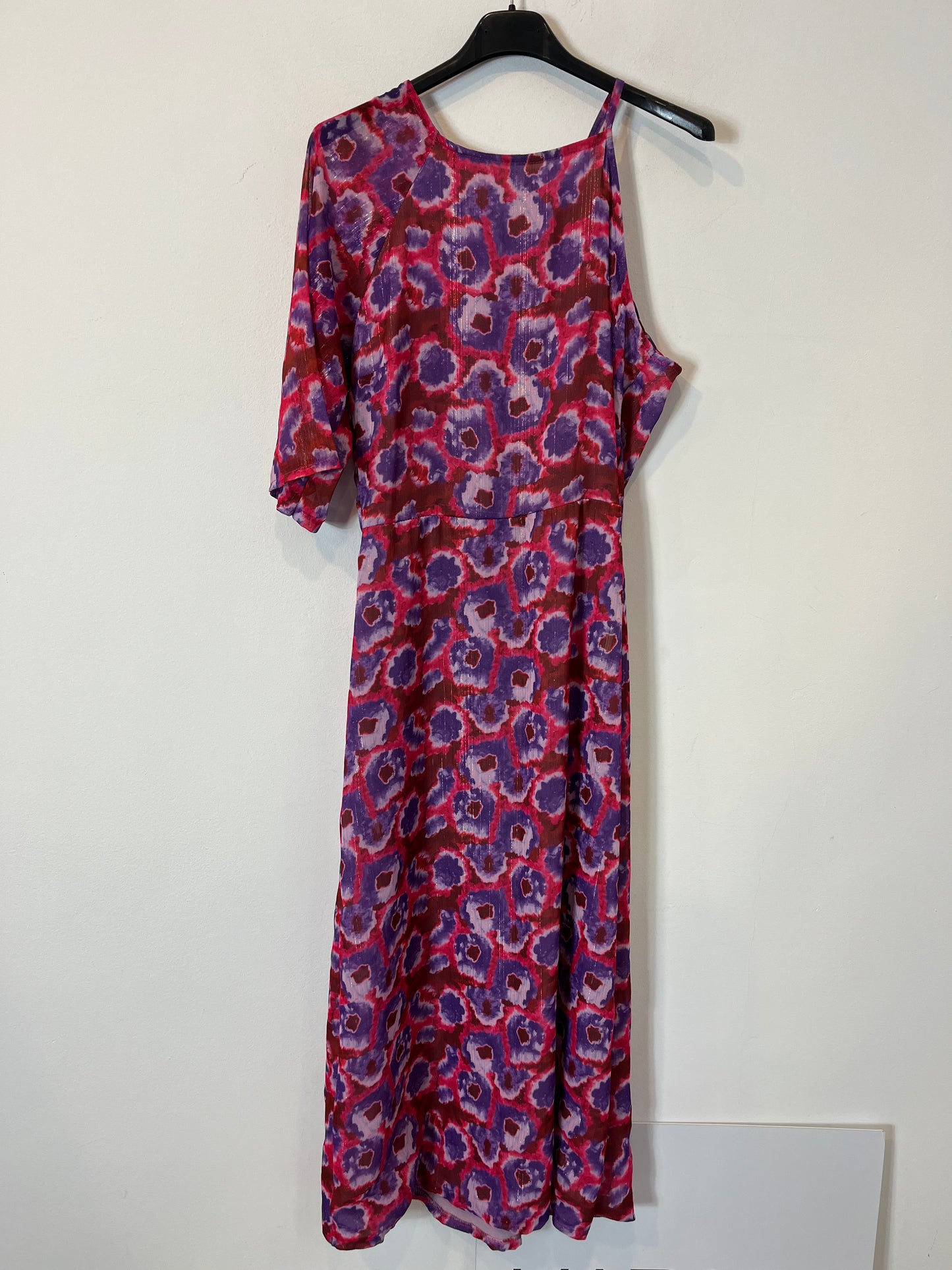 OTRAS. Vestido midi estampado asimétrico. T M