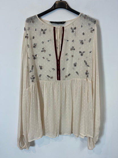 ZARA. Blusa beige fluida abalorios. T L
