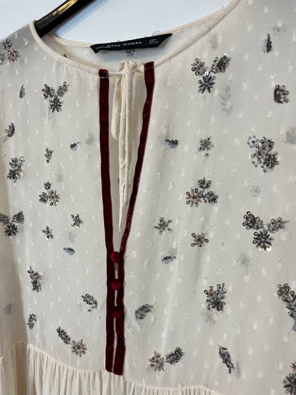 ZARA. Blusa beige fluida abalorios. T L